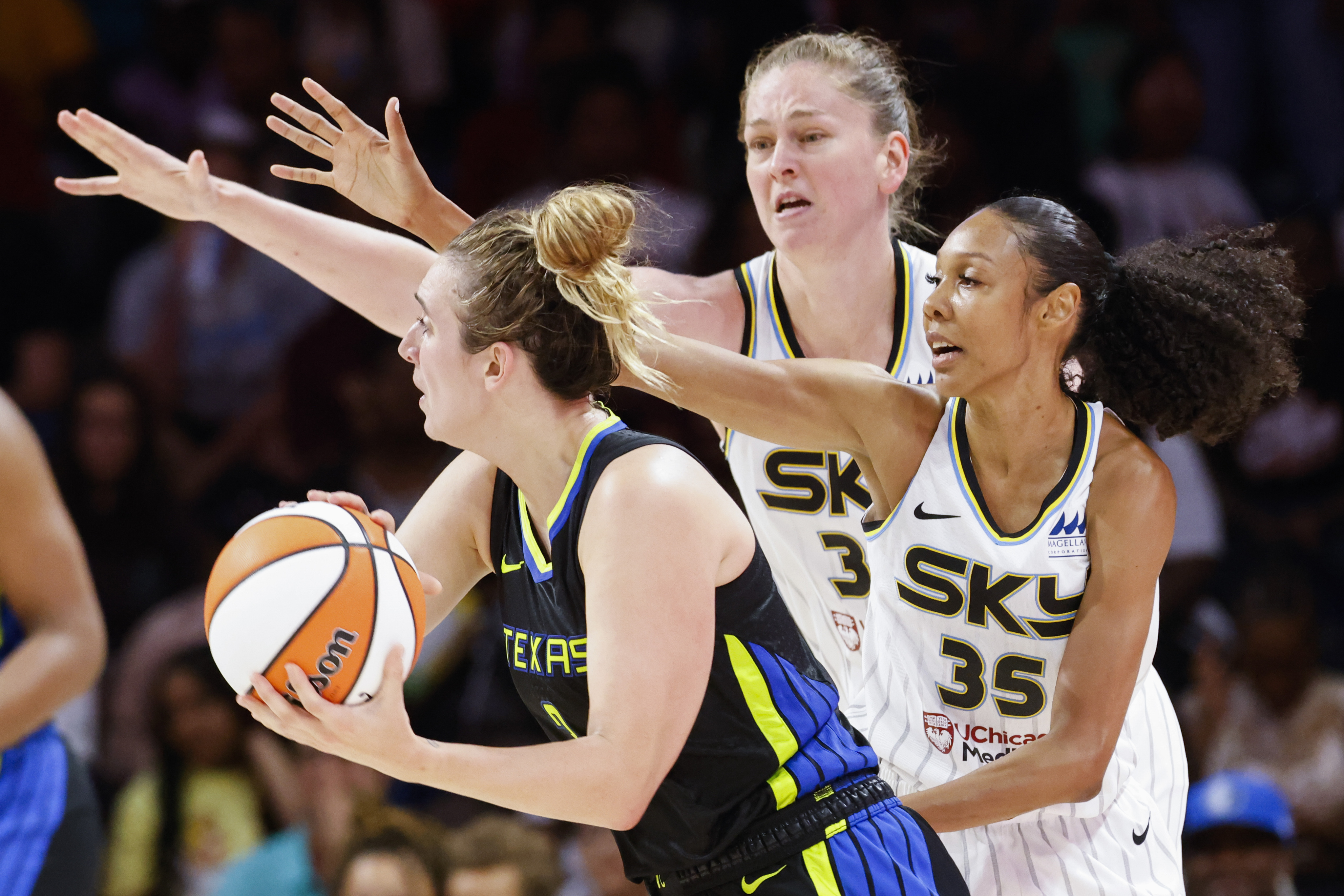 3 for 3! Dallas Wings guard Marina Mabrey was on fire in their game vs. the  Chicago Sky