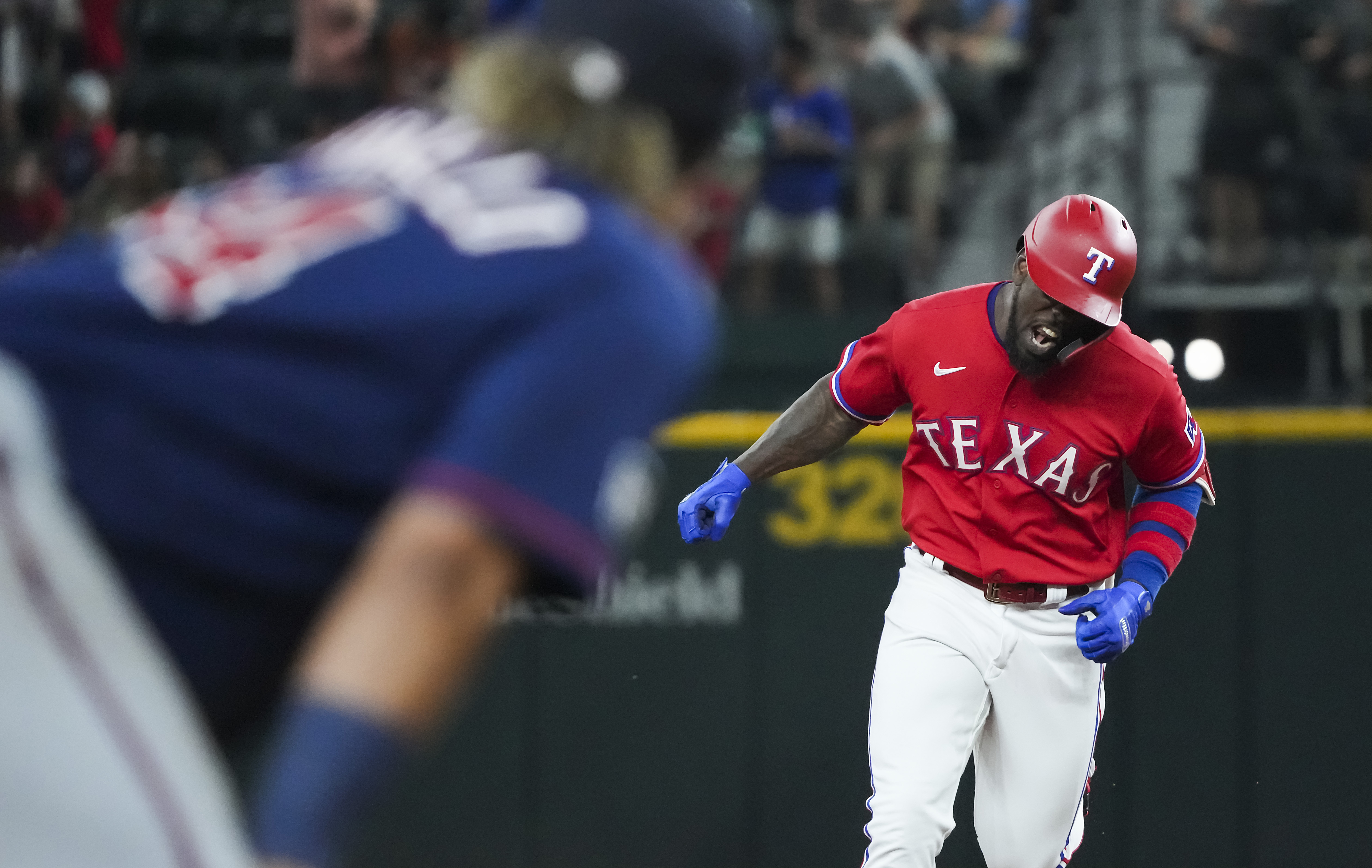 Former Rangers slugger Pete Incaviglia returns to managing