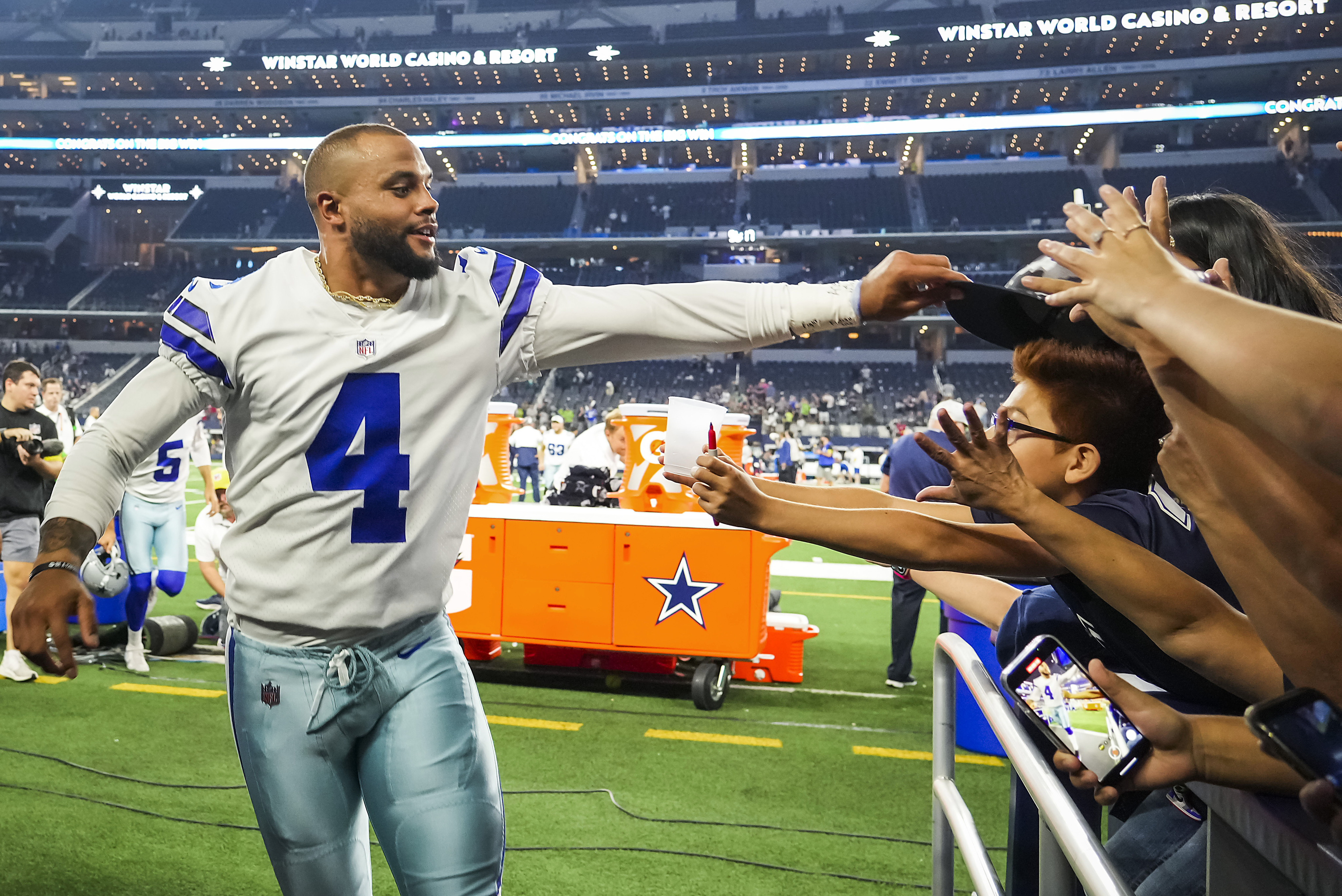 Dallas Cowboys tight end Peyton Hendershot (89) reacts after a play during  an NFL football game against the Washington Commanders, Sunday, Oct. 2,  2022, in Arlington. (AP Photo/Tyler Kaufman Stock Photo - Alamy