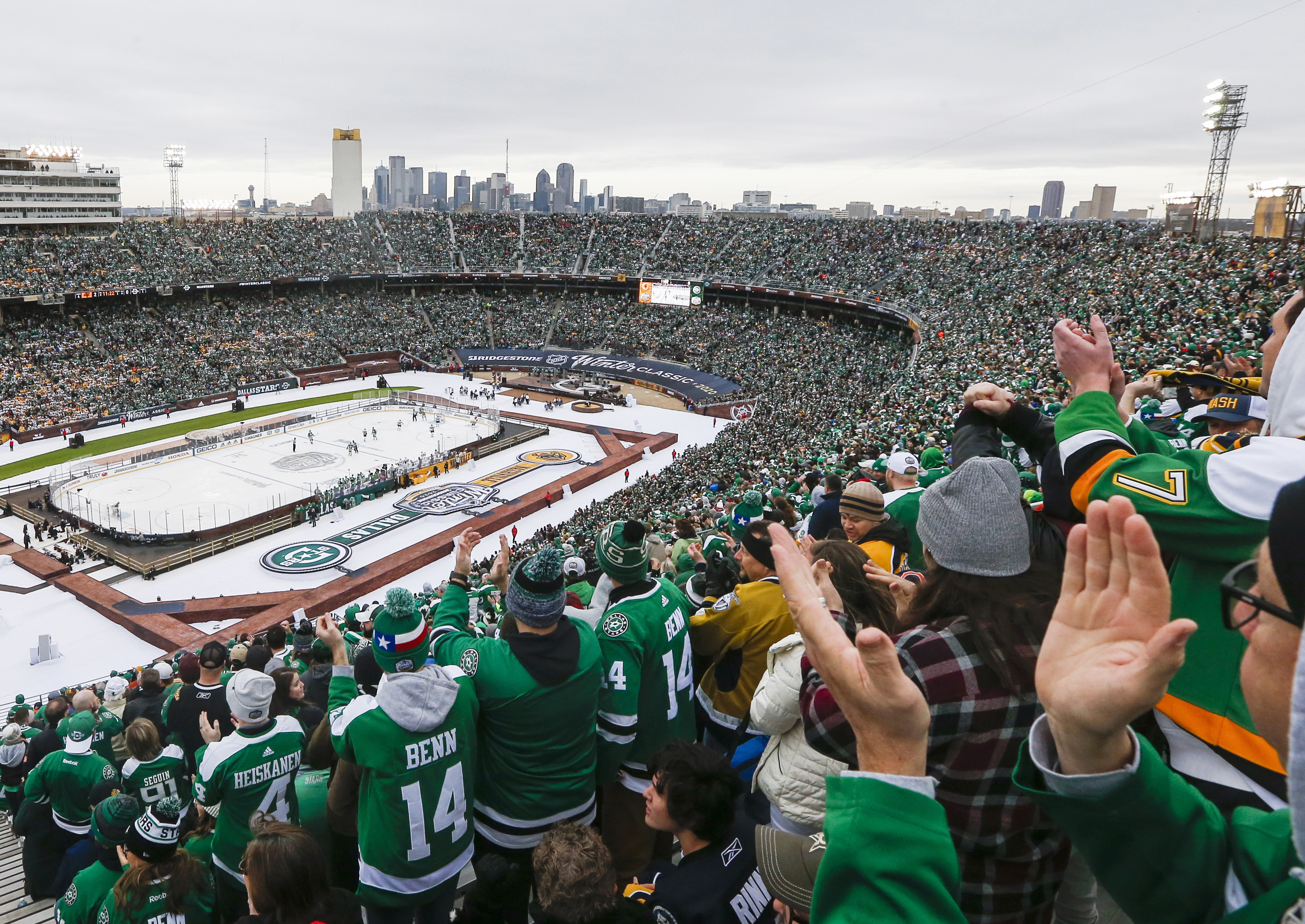 Fans pack Cotton Bowl Stadium for 2020 NHL Winter Classic