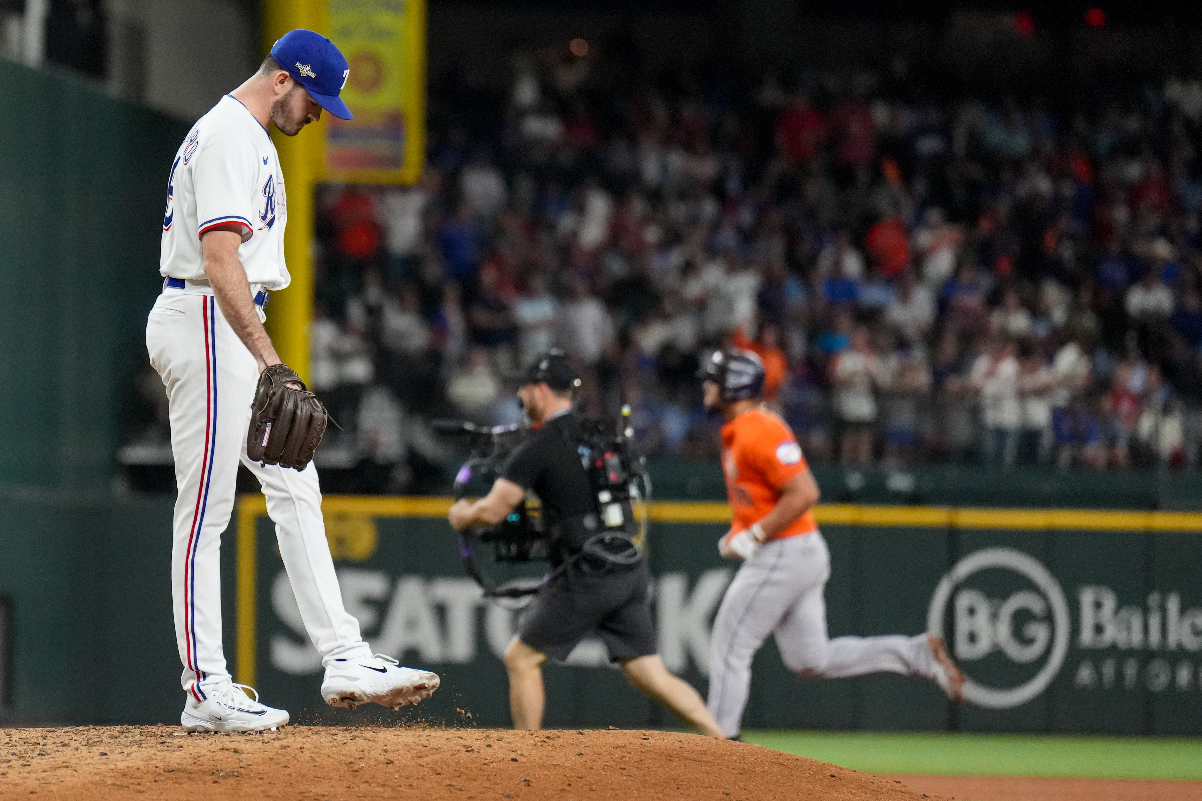 How José Abreu, Astros broke open pivotal Game 4 of ALCS win over Rangers