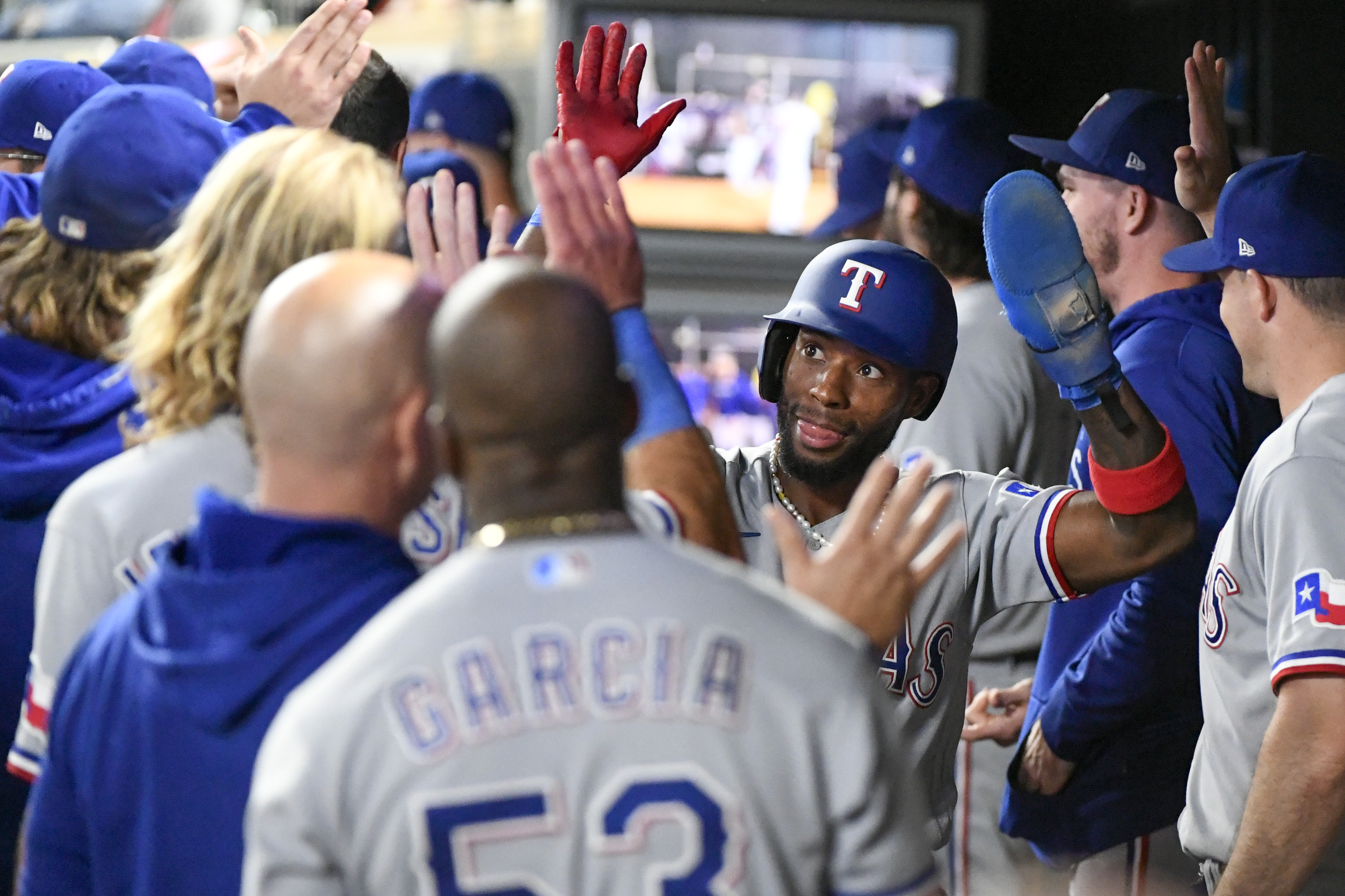 Rangers lose lead in ninth, split two-game set with Athletics