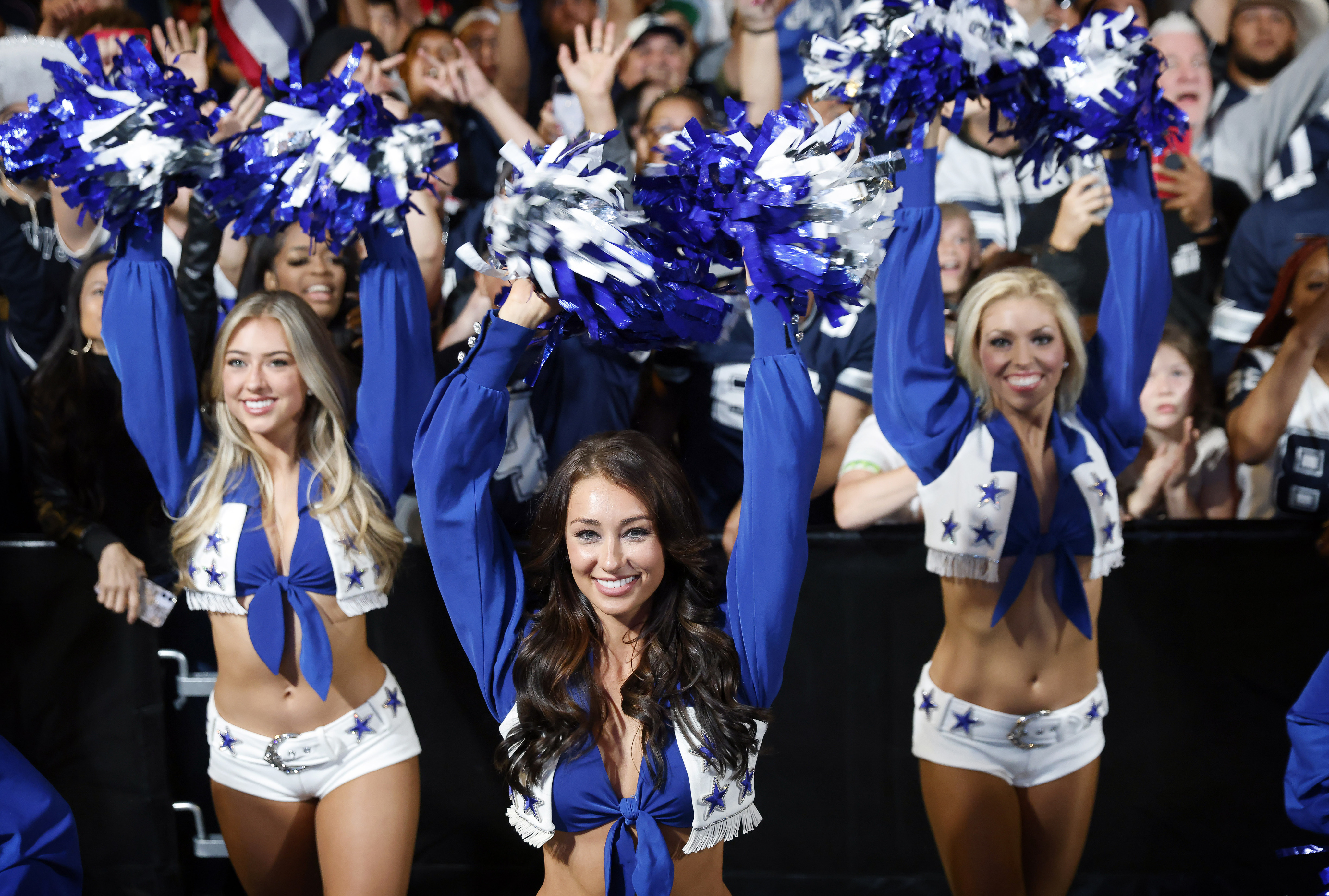 dallas cowboys cheerleaders team