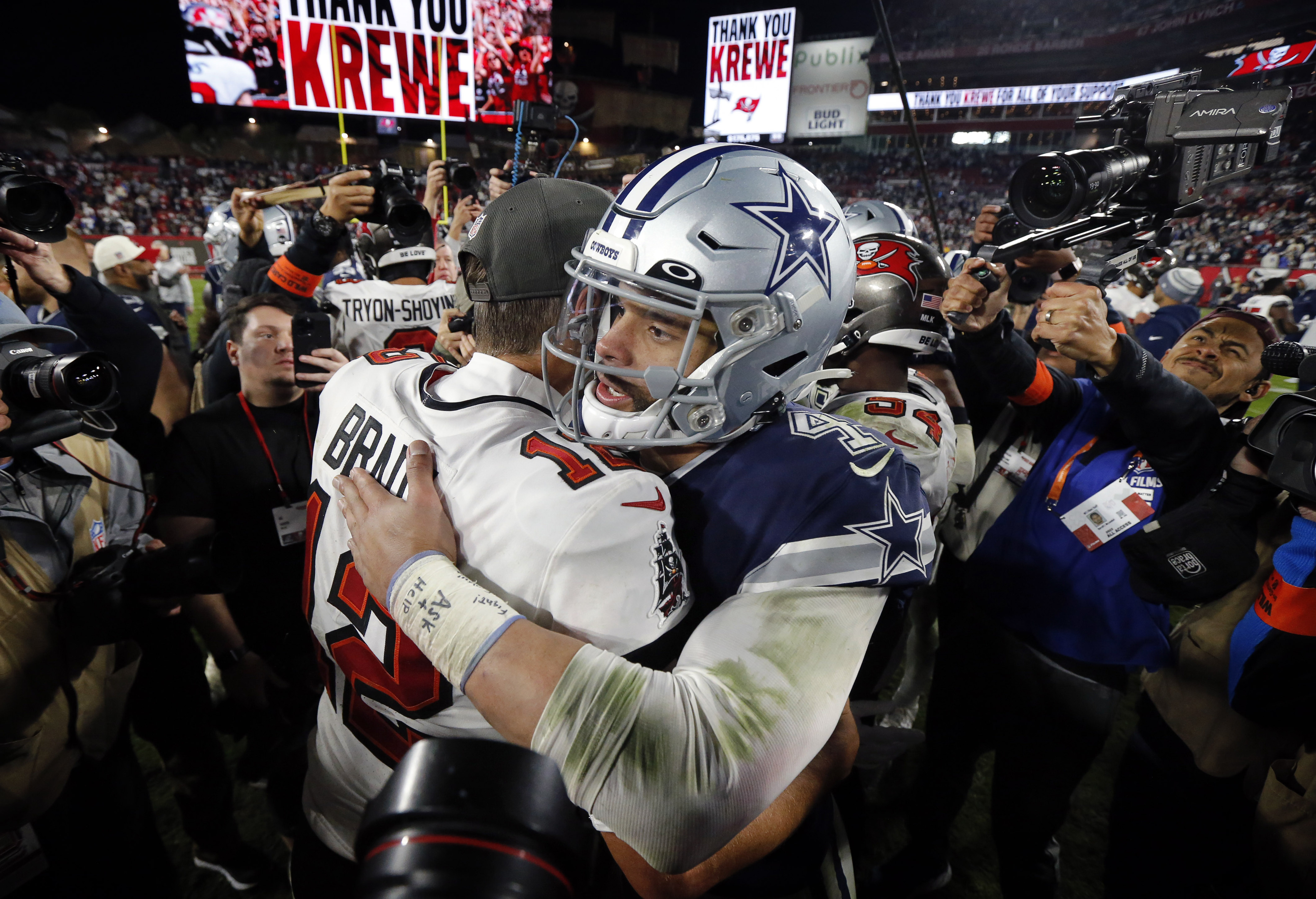 High-five and hug between NFL star and Fox presenter proves too