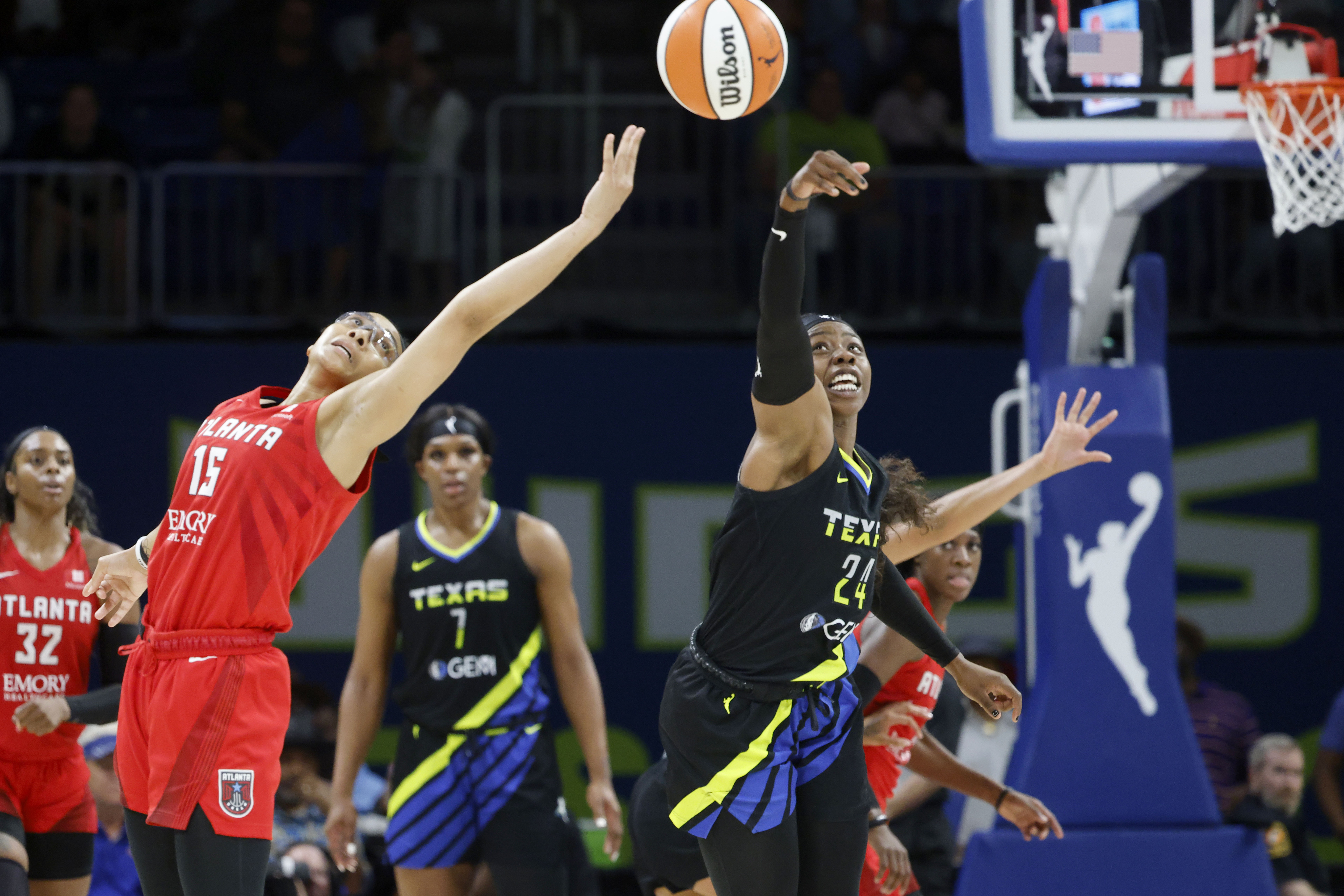 WNBA: Atlanta Dream acquire Allisha Gray, Danielle Robinson