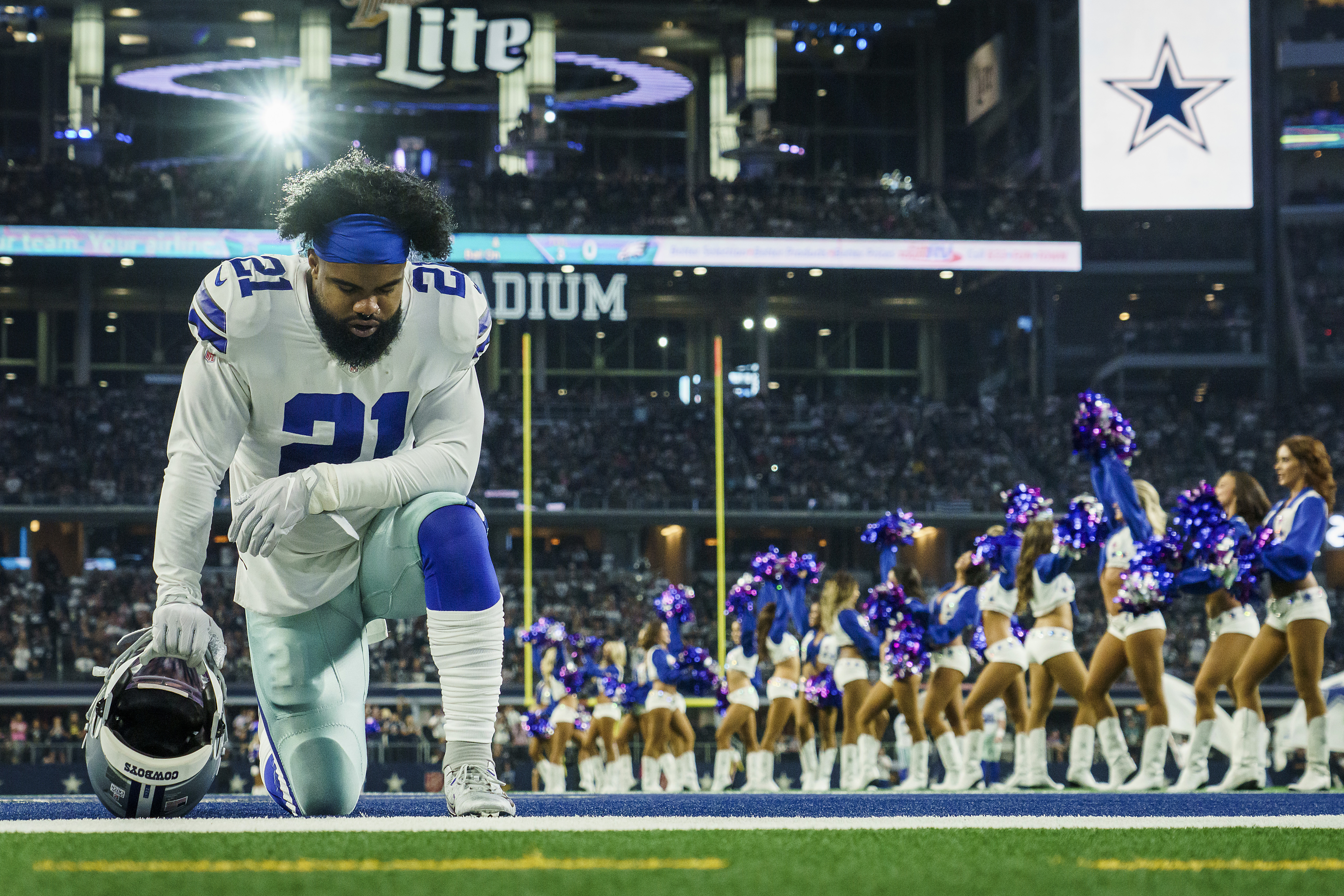 Dallas Cowboys Kneel, and Then Stand, Before Monday Night Game