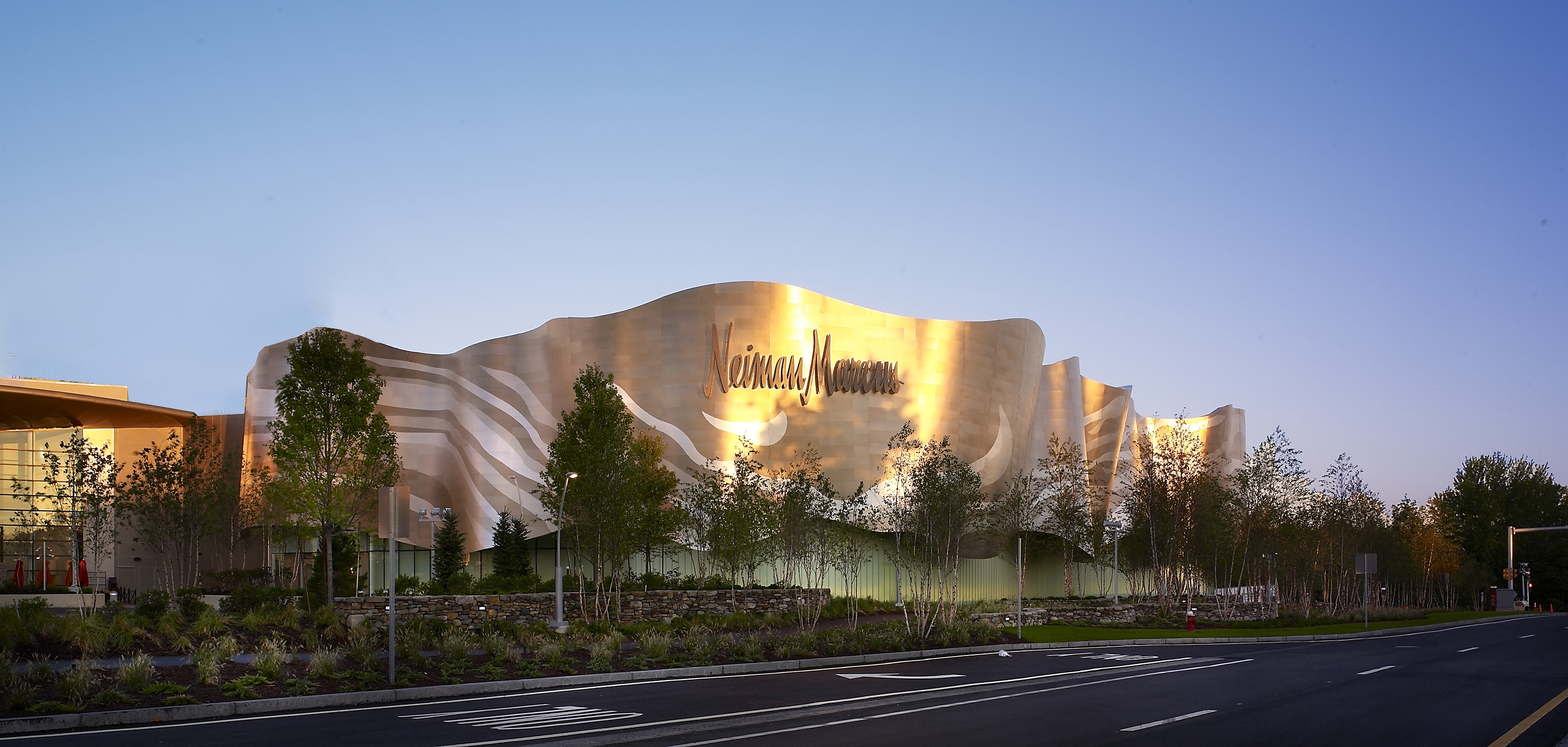Neiman Marcus adds two more stores to its closing list