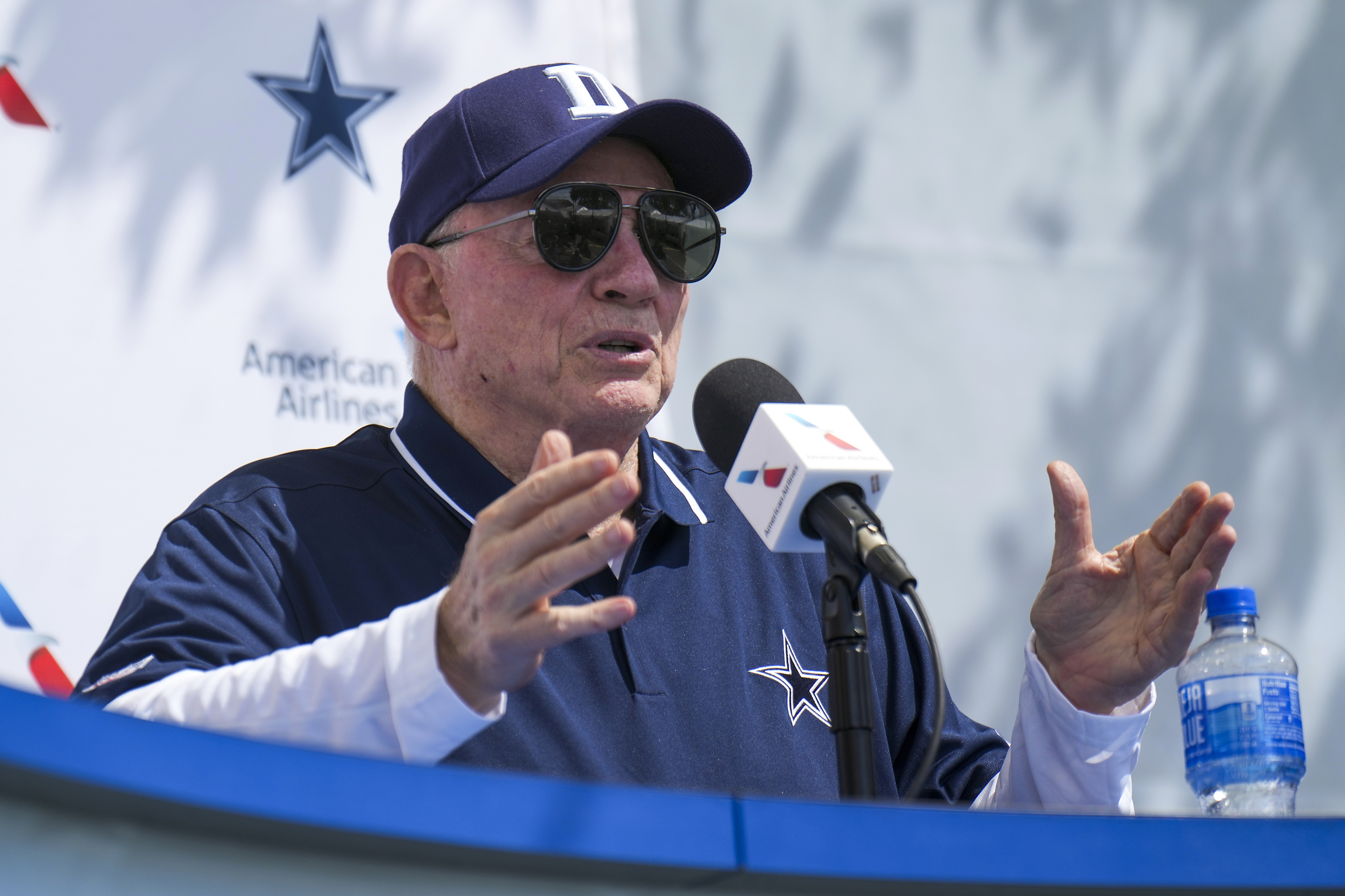 Cowboys News: Parsons as No. 0? Jerry Jones OKs Thursday flex plan