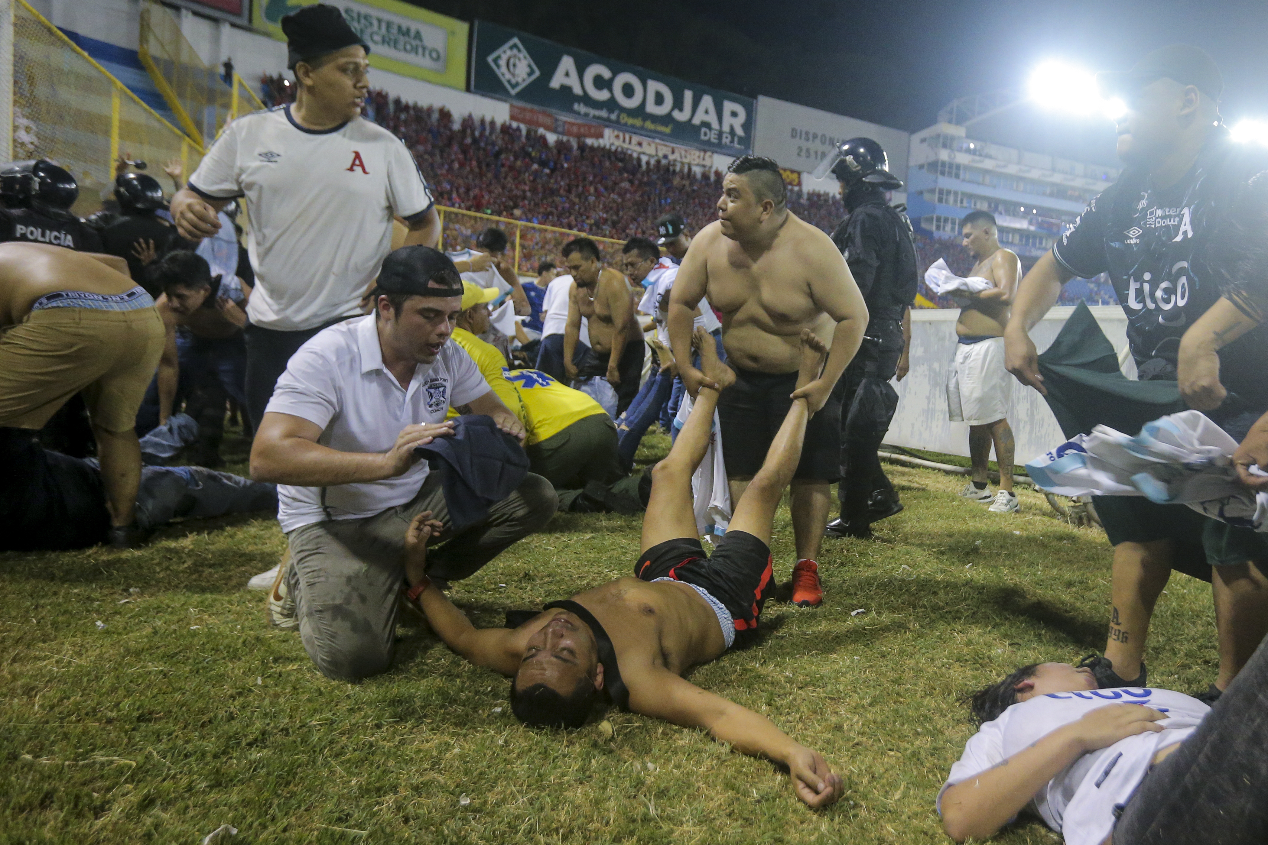 Qué pasó en el estadio Cuscatlán de El Salvador: hay 12 muertos