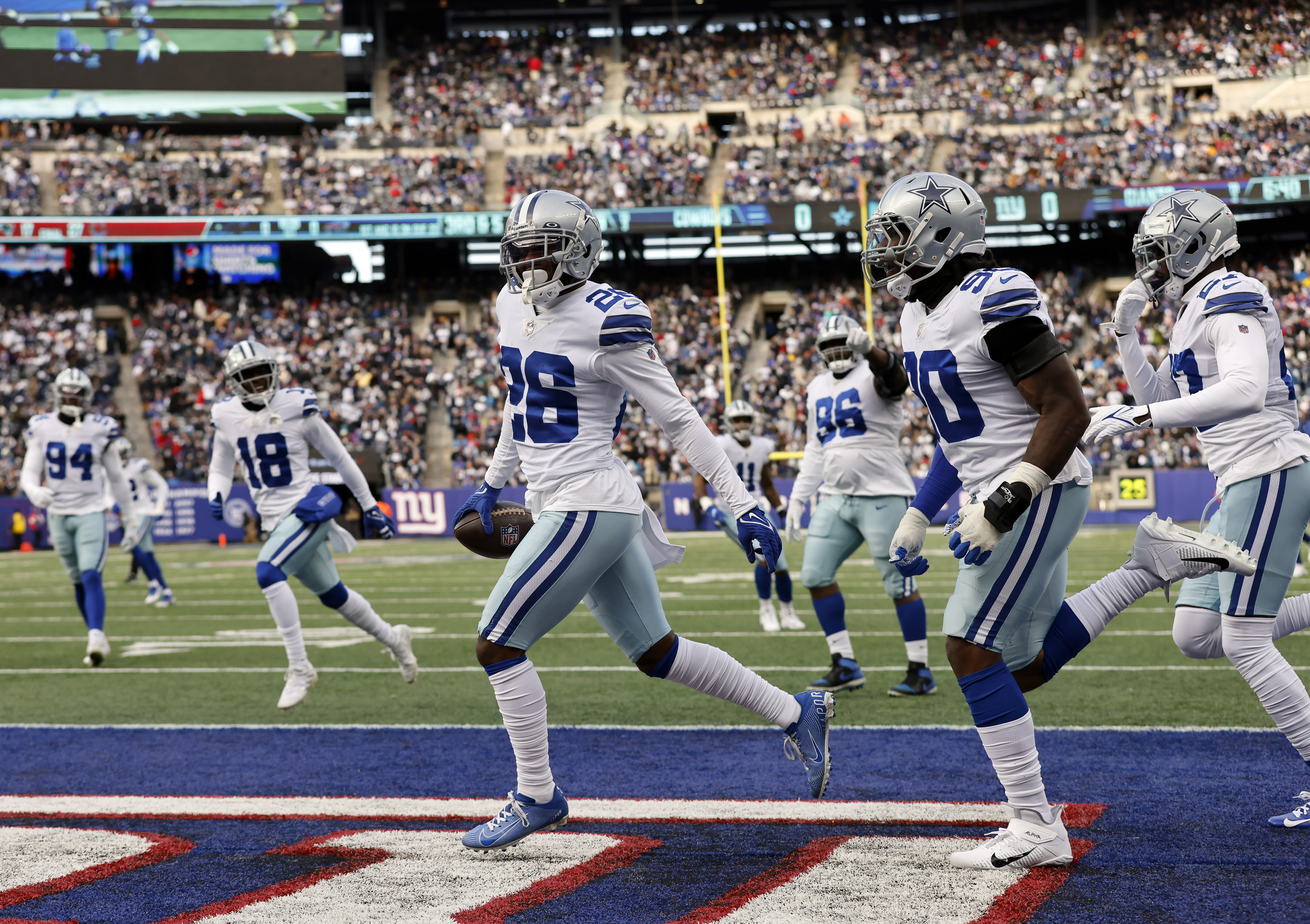 Cowboys defense clinches NFC East title, playoff berth, 27-20