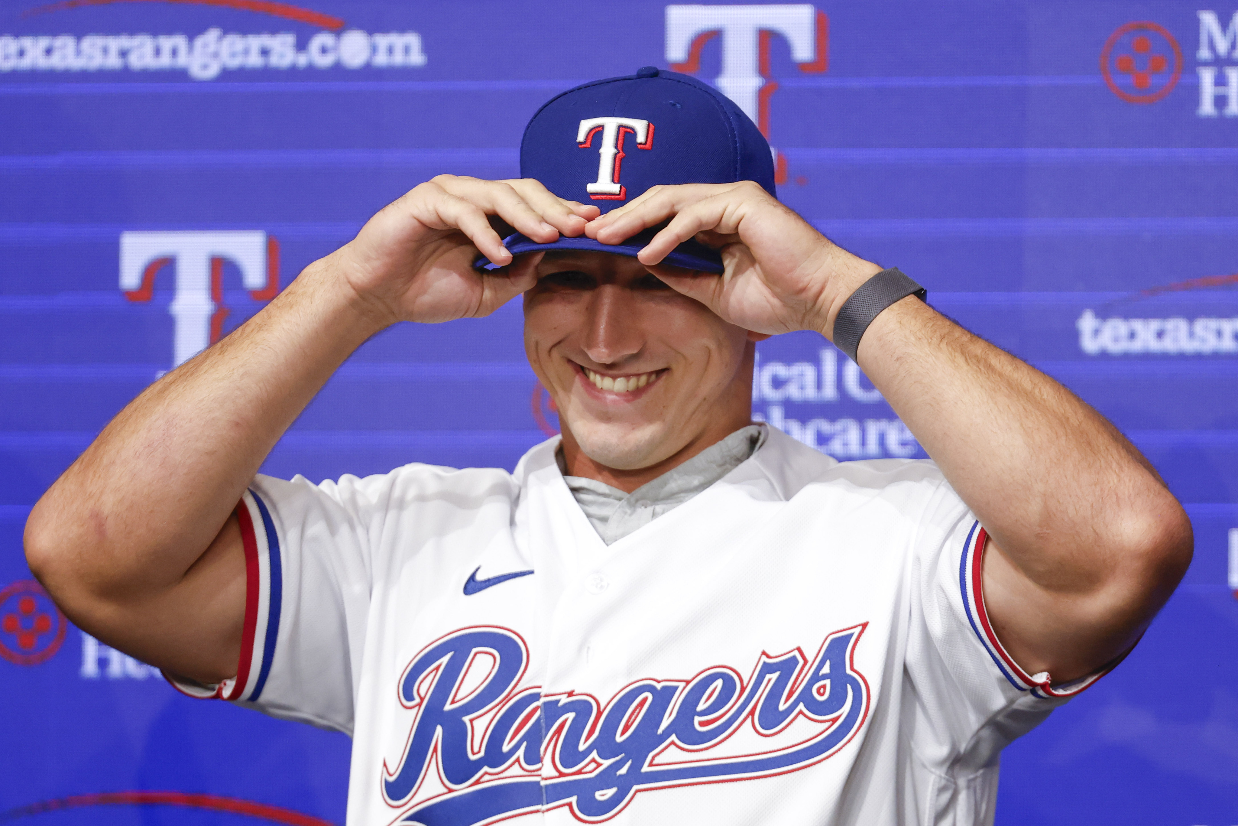Rangers sign fourth-overall draft pick Wyatt Langford with near