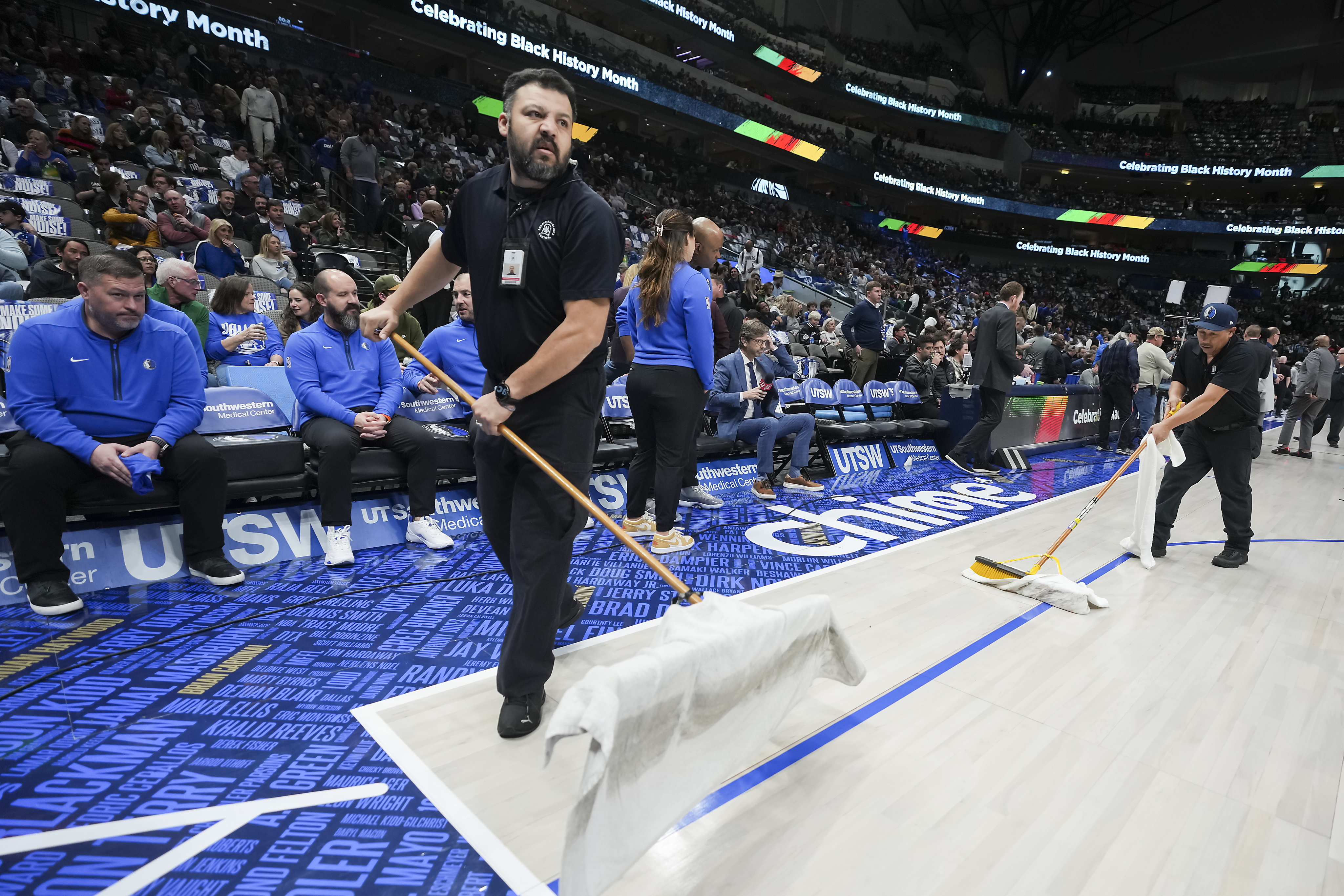 Travis Scott, Reggie Jackson, Luka Doncic turn out for Rangers-Astros game 4