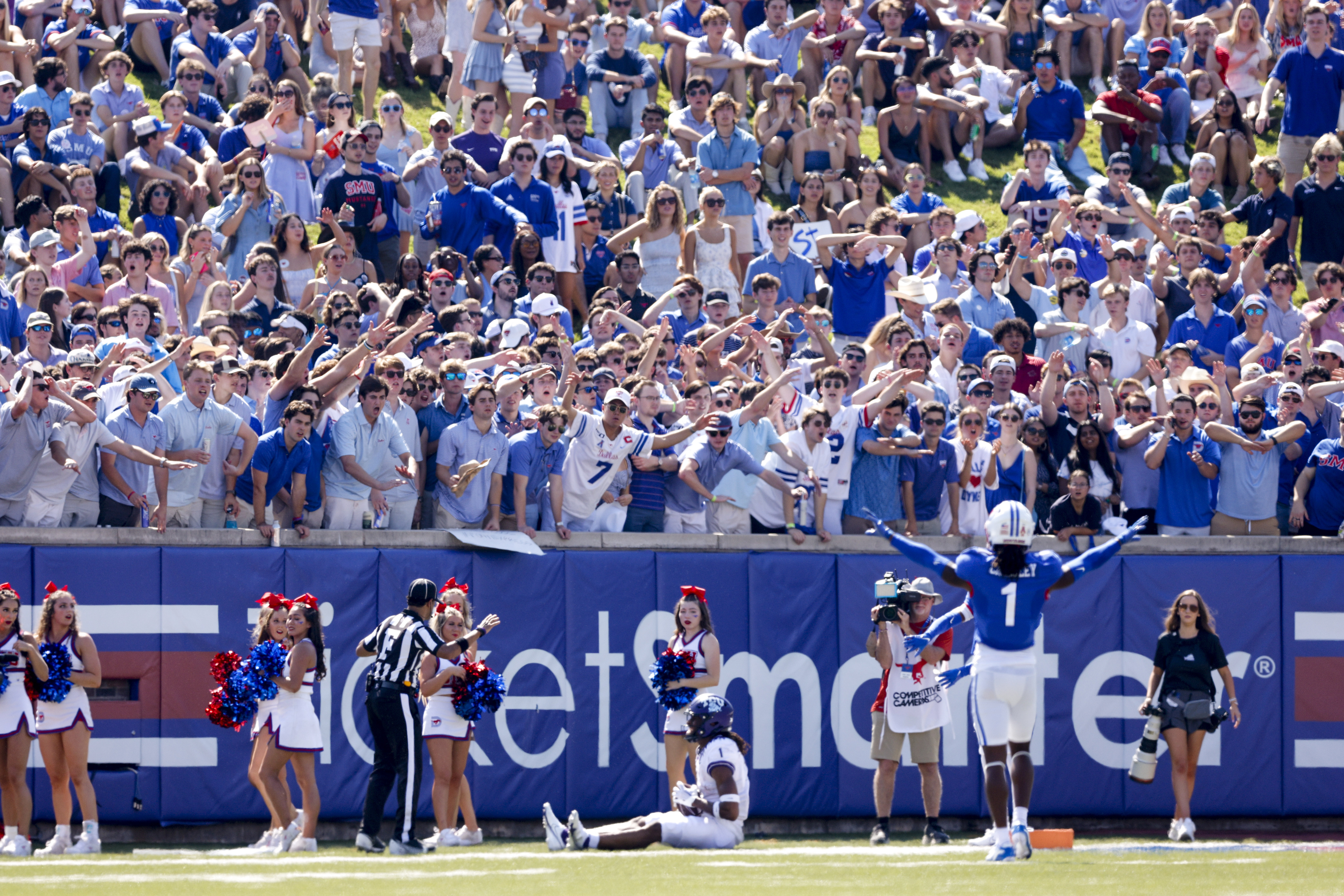 Want a Cowboys-49ers playoff game ticket? Prepare to pony up