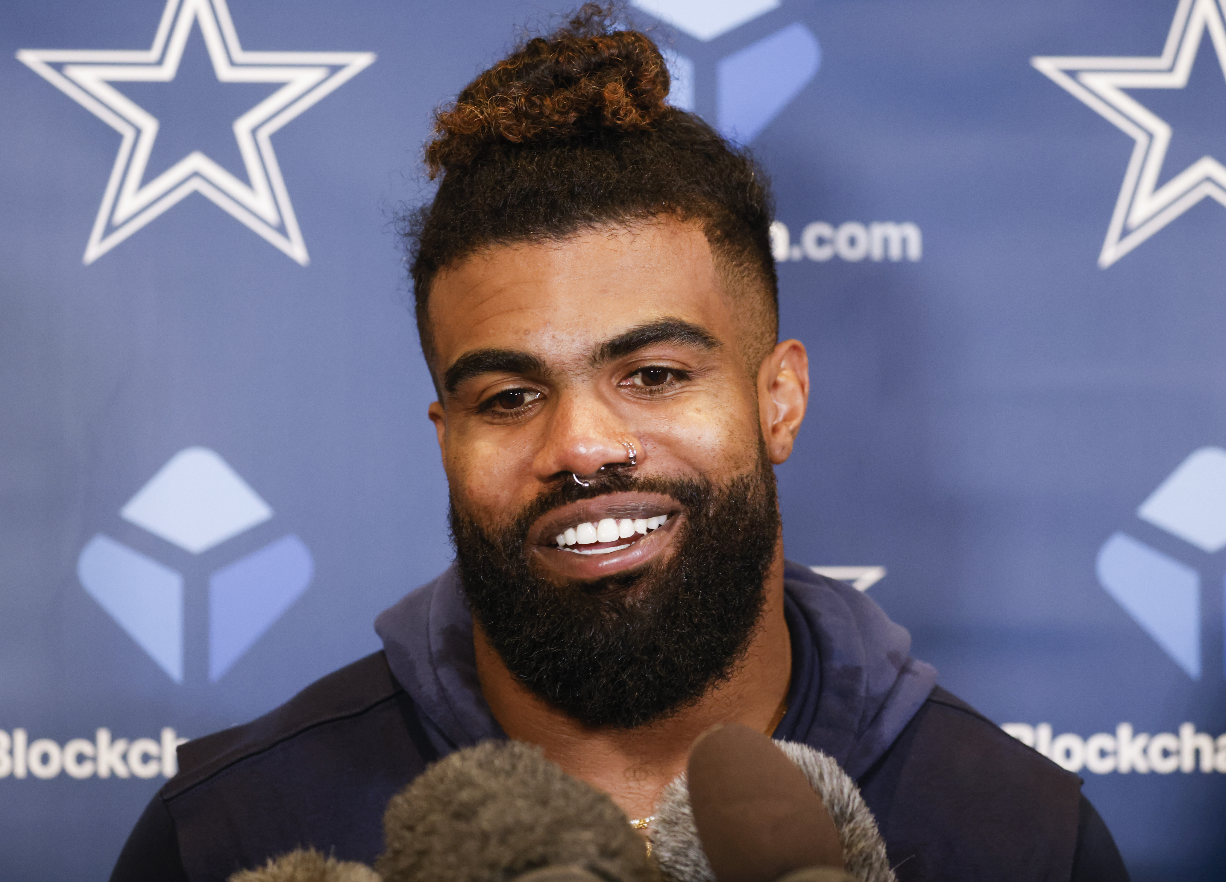 Dallas Cowboys make reunion with RB Ezekiel Elliott official for 2024 season