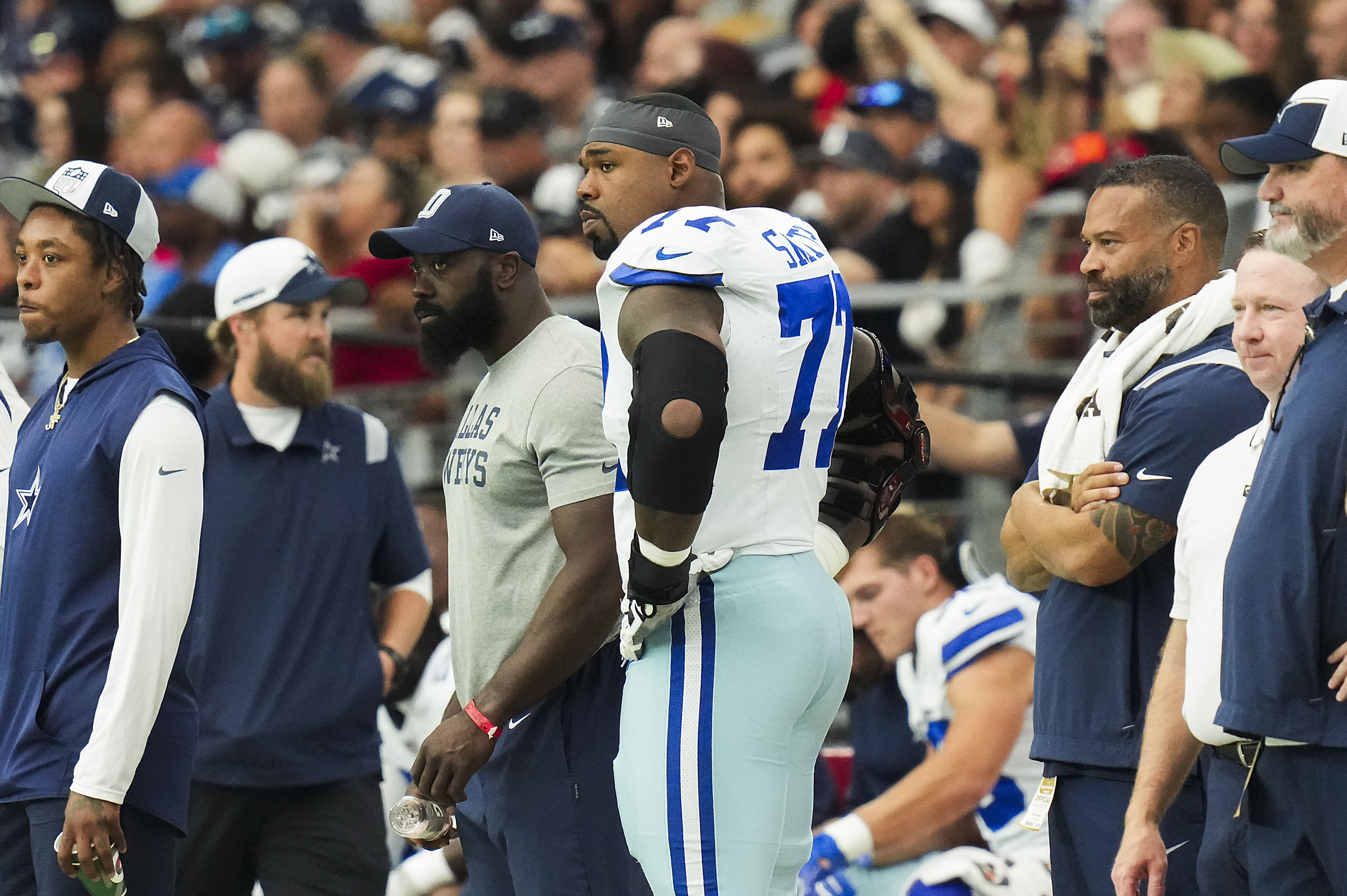 Cowboys linebacker Micah Parsons (knee) returns to game despite being  questionable - On3