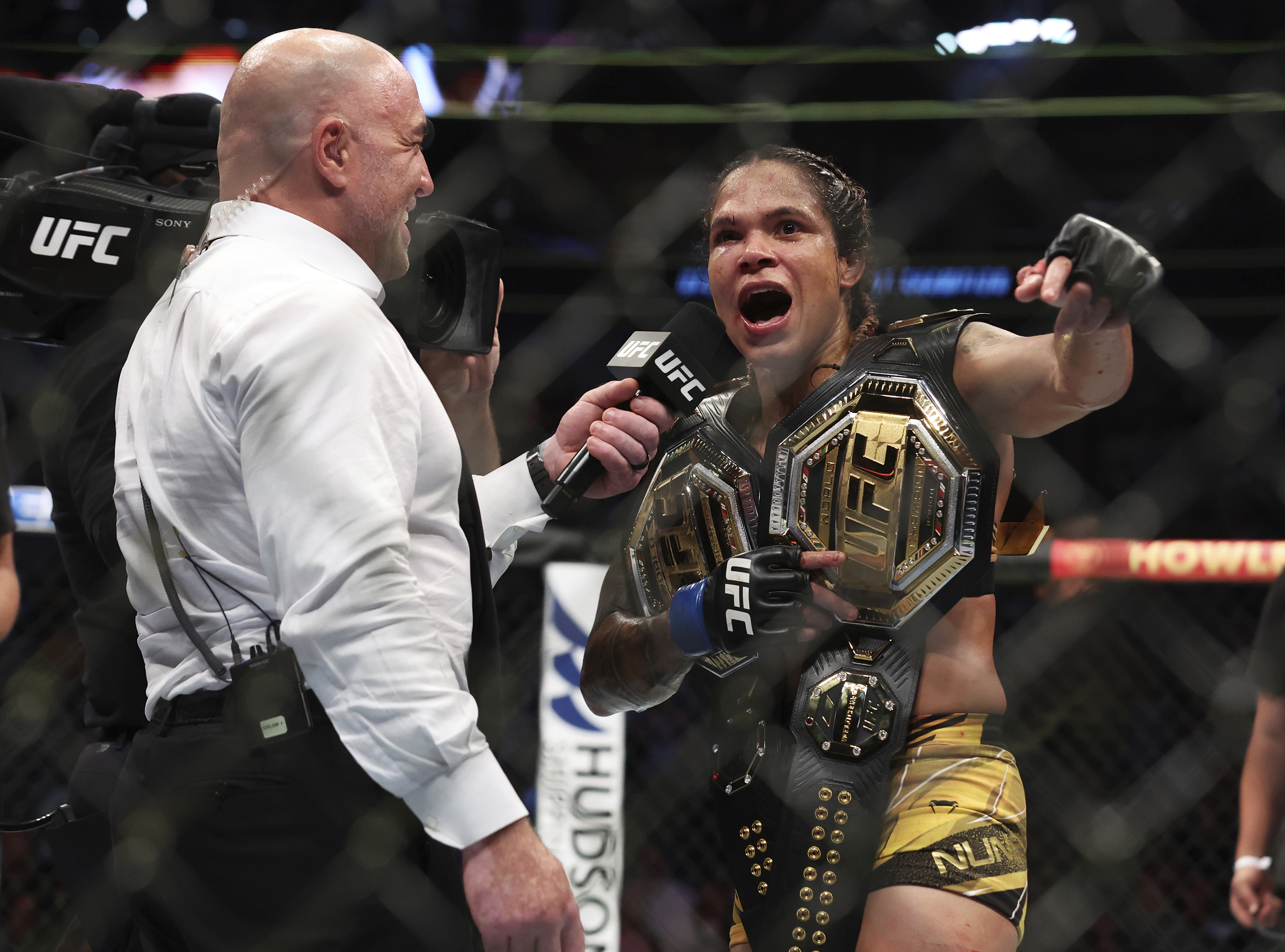 Amanda Nunes regains bantamweight title at UFC 277 in Dallas over Julianna Peña