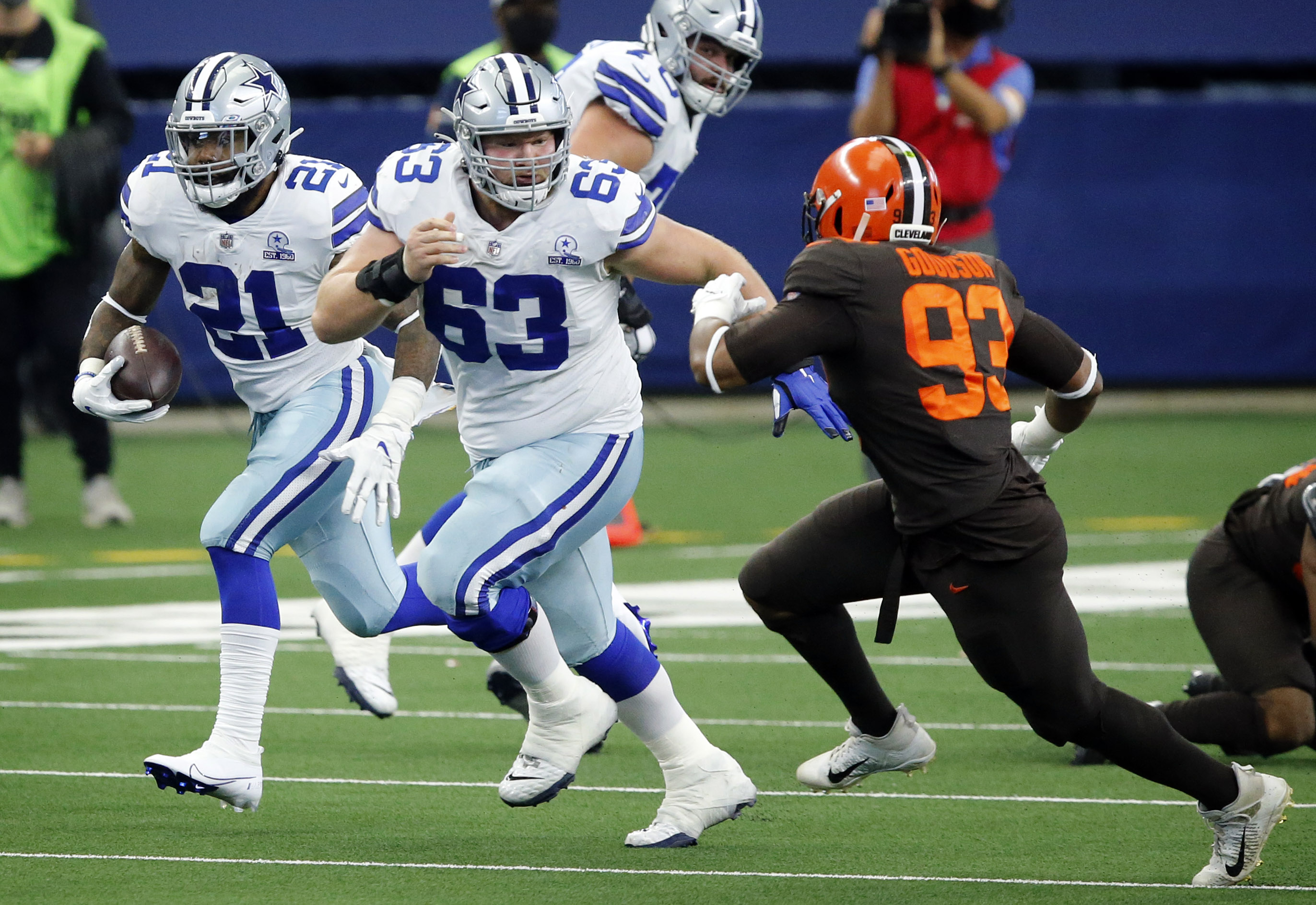 Dallas Cowboys center Tyler Biadasz (63) is seen after an NFL football game  against the Houston Texans, Sunday, Dec. 11, 2022, in Arlington, Texas.  Dallas won 27-23. (AP Photo/Brandon Wade Stock Photo - Alamy