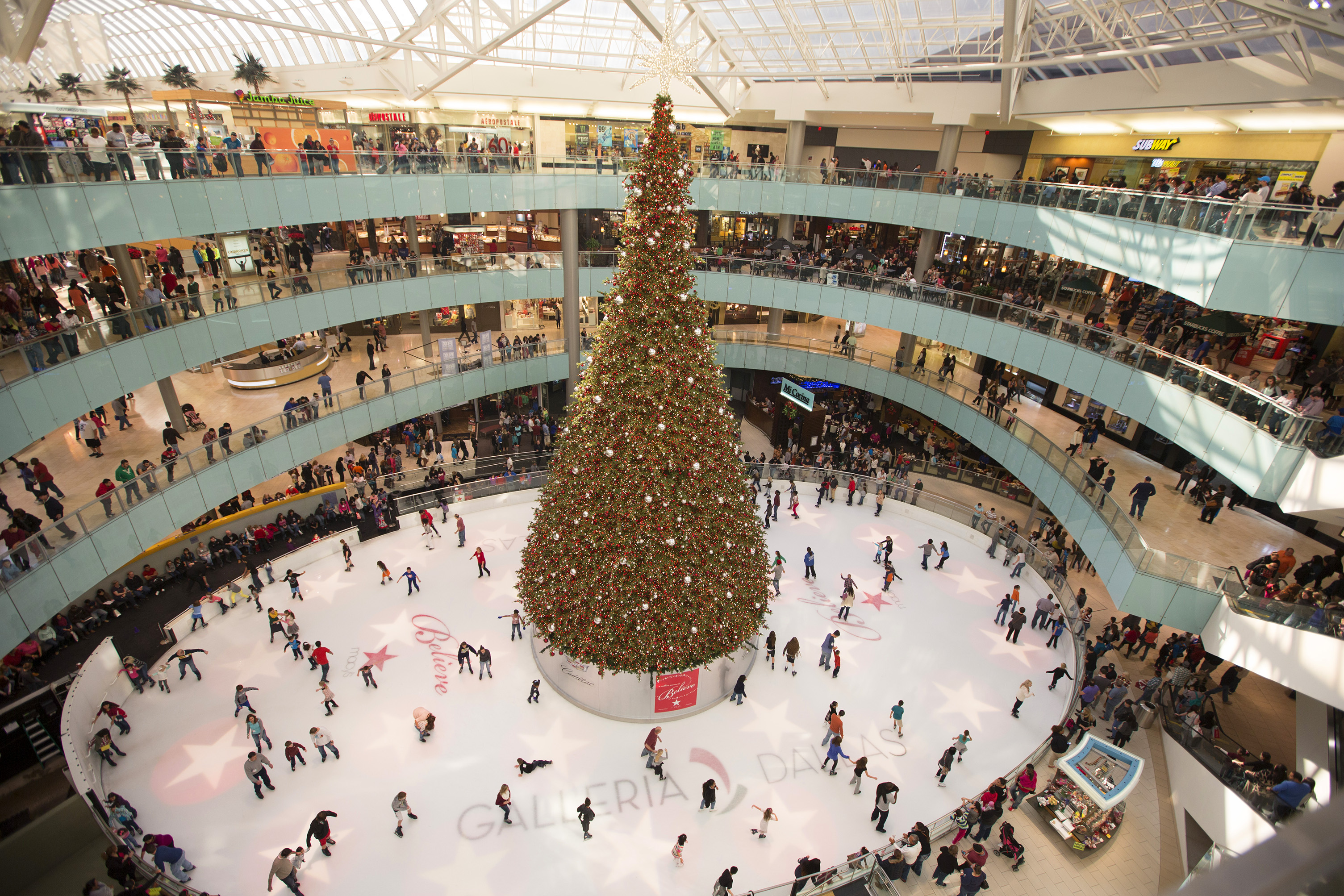 Back-flipping Santa and fireworks accompany tree lighting at Galleria Dallas