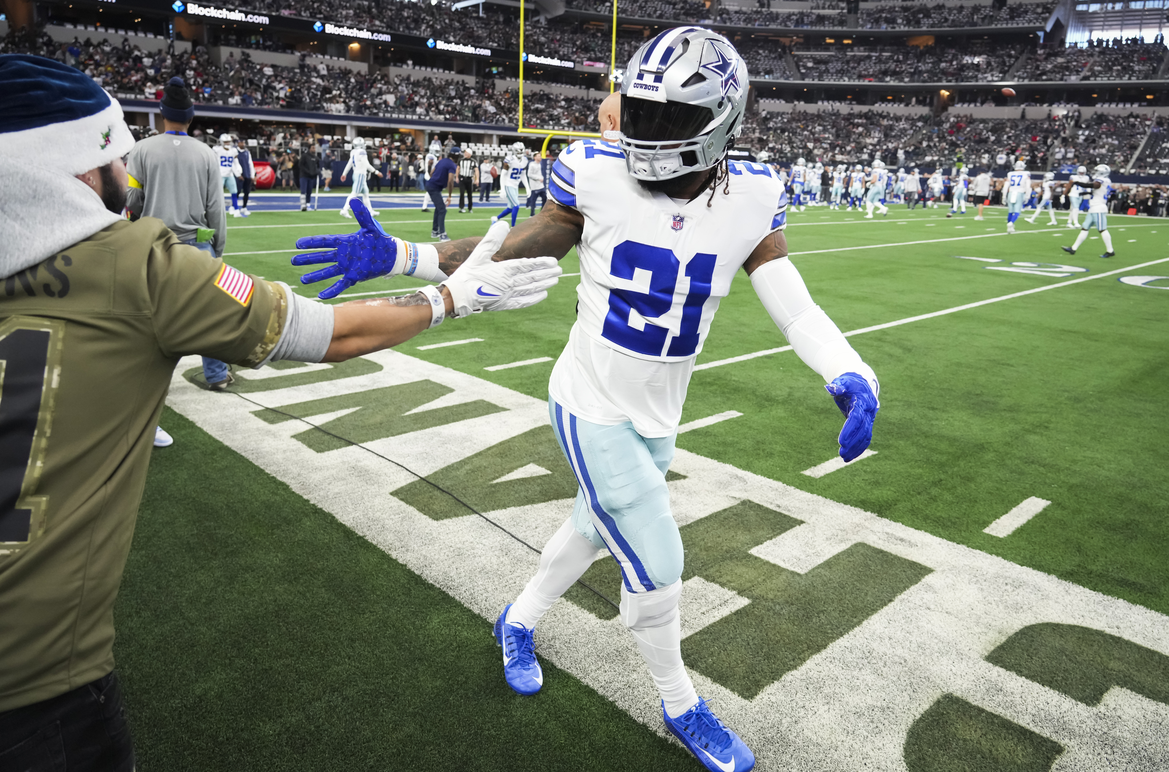 After Tony Pollard Franchise Tag Decision, It's Pay Cut or Bust for Ezekiel  Elliott