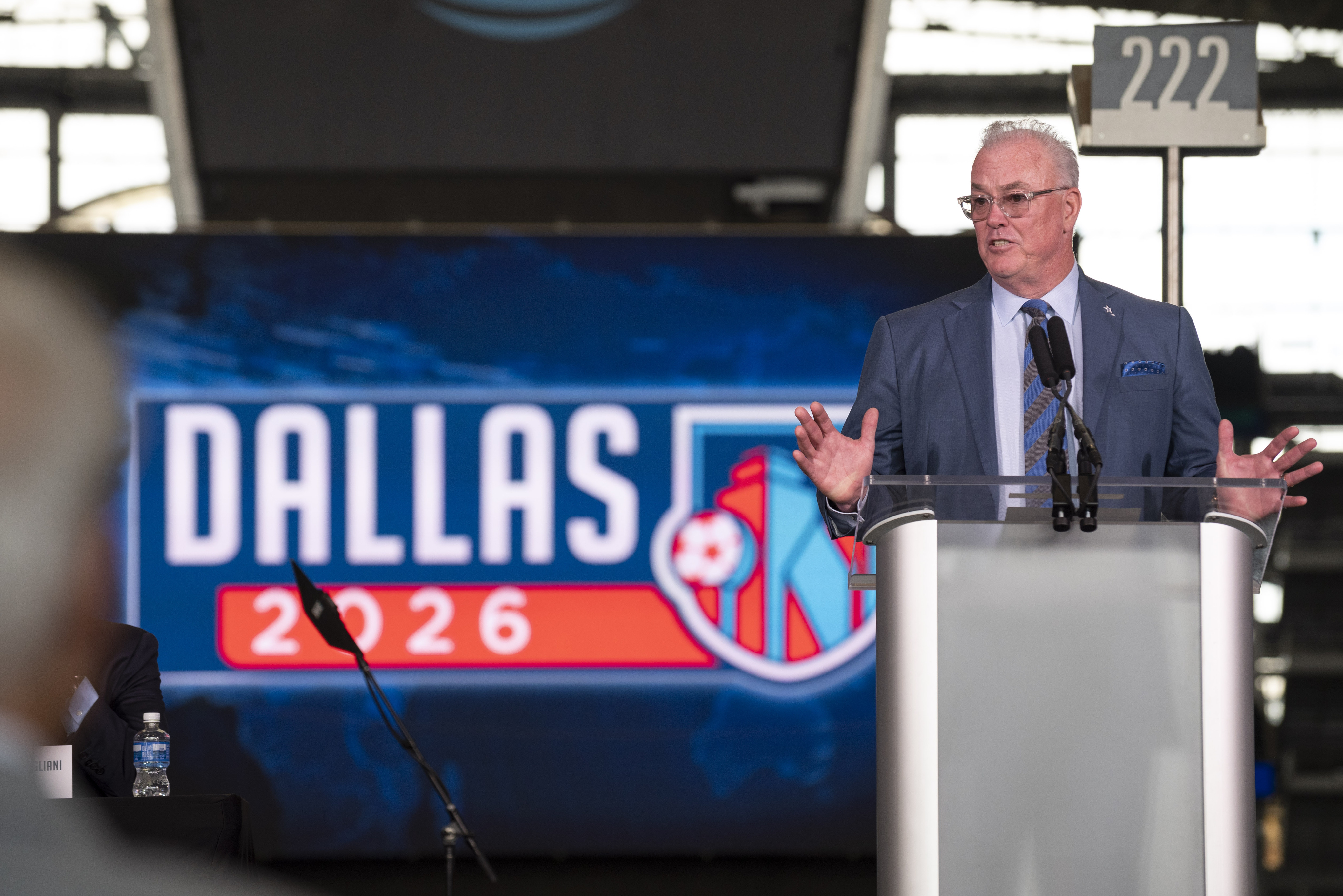 FIFA delegation visits AT&T Stadium to offer insight on World Cup-prompted  renovations