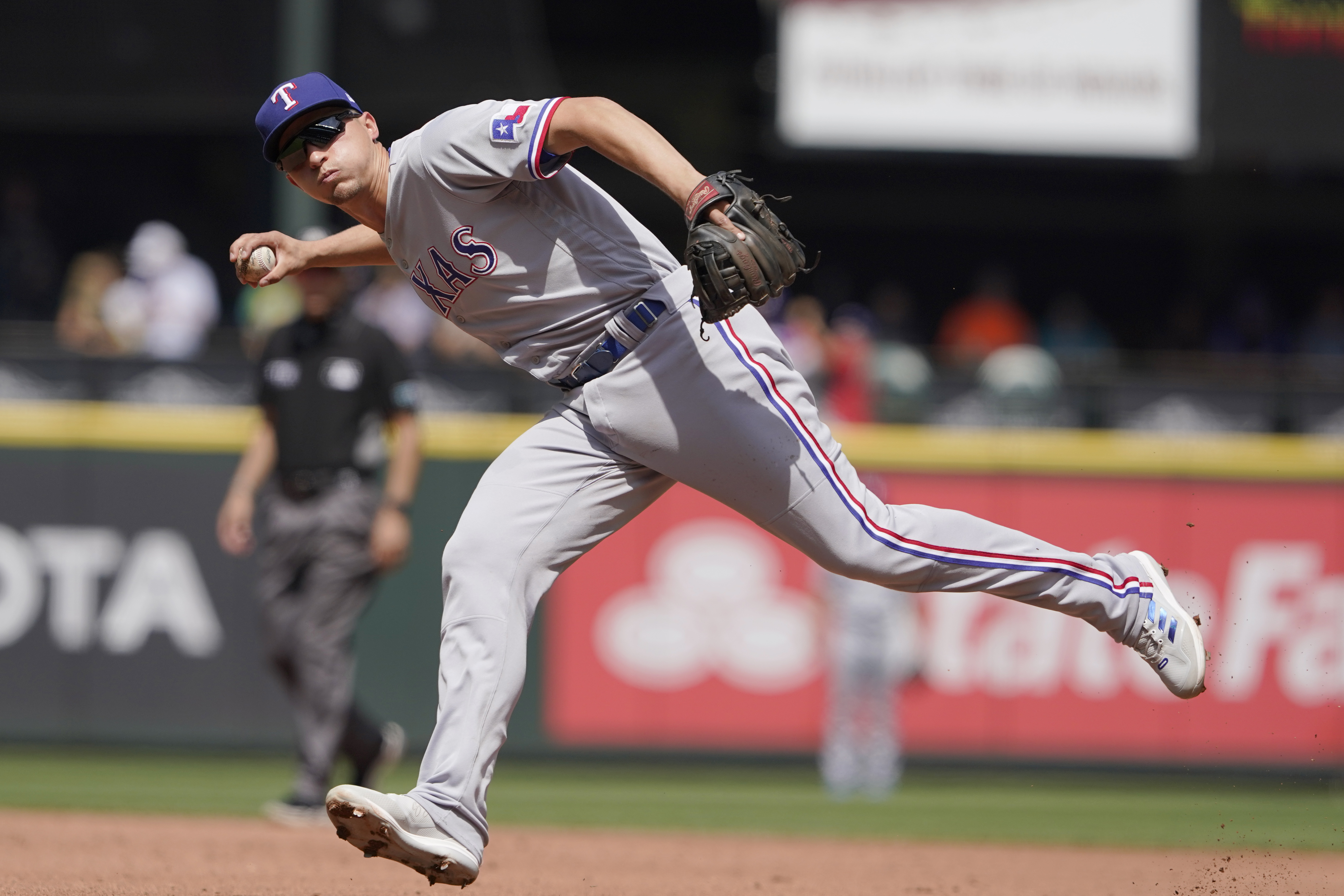 Rangers' Corey Seager leaves game vs. Angels with right forearm