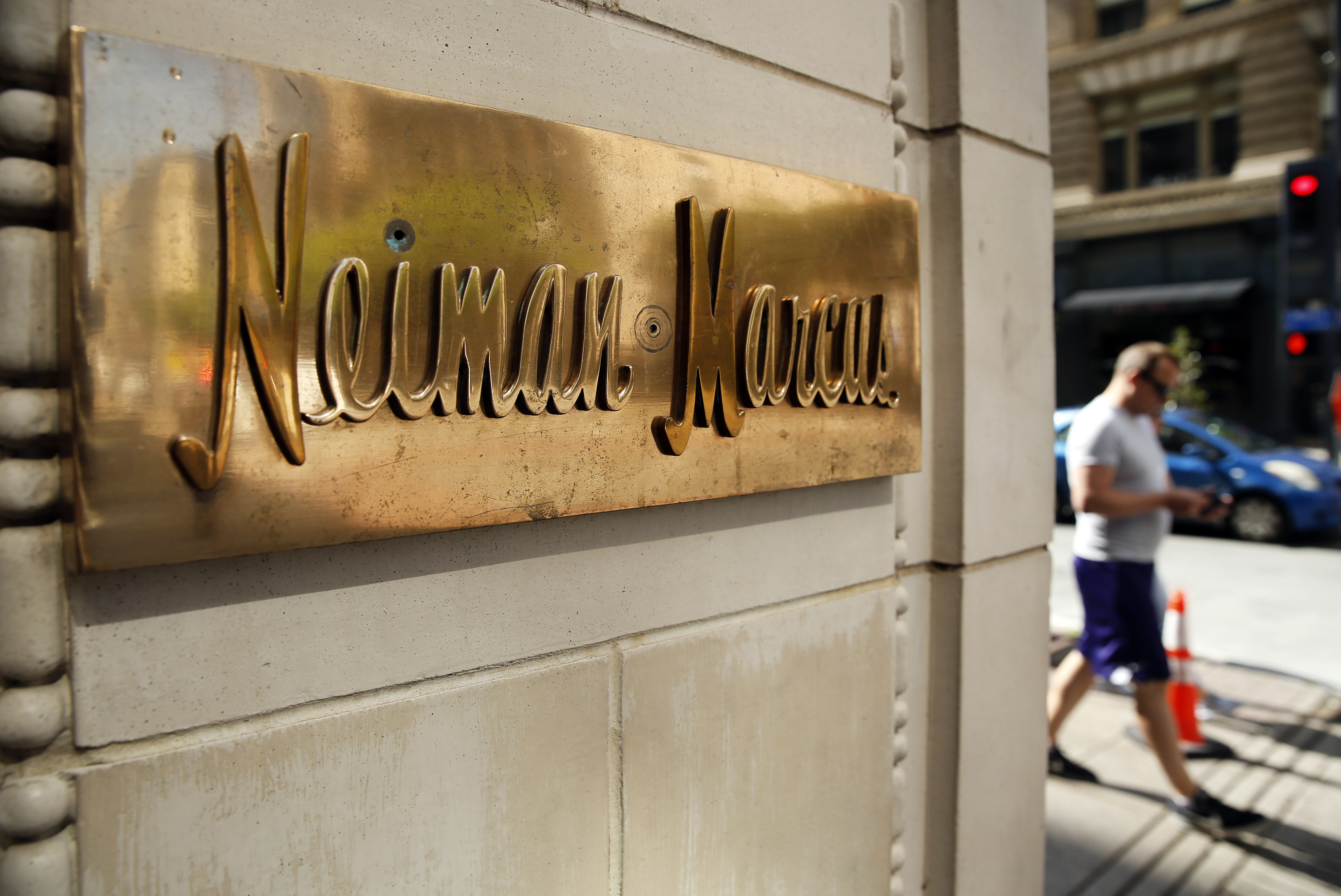 Luxury retailer Neiman Marcus reports decline in both sales and profit