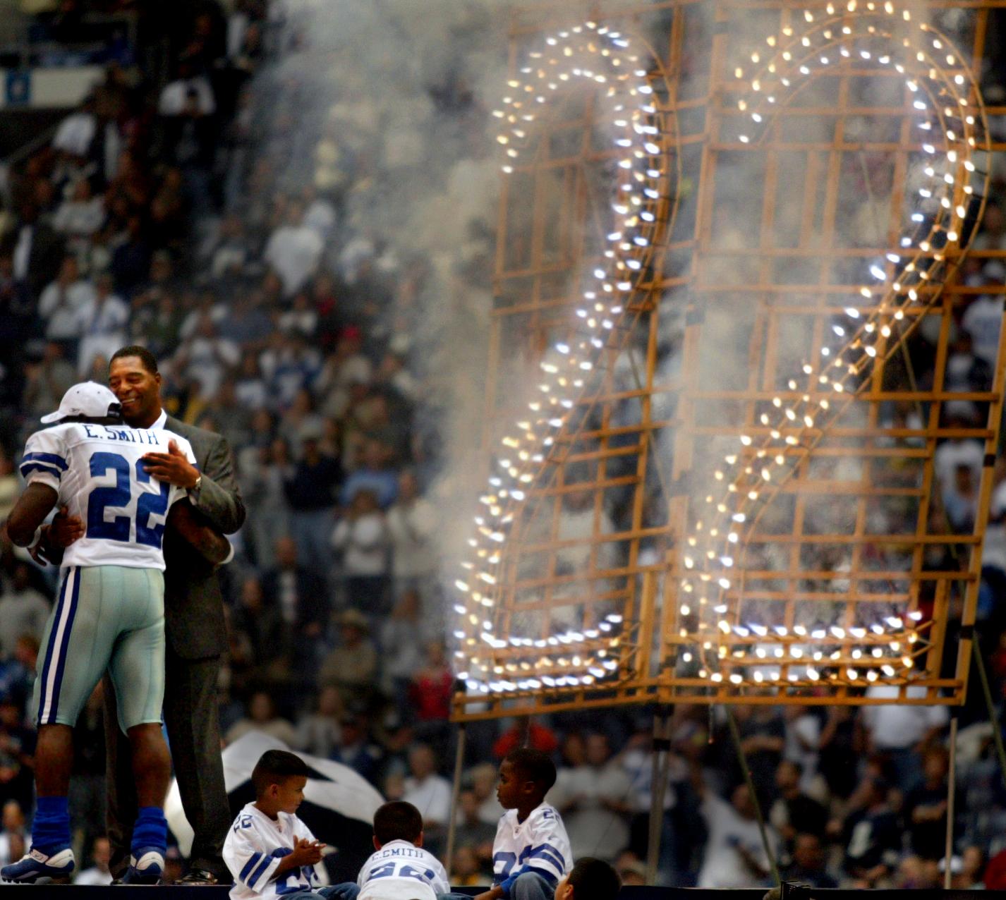 Dallas Cowboys' running back Emmitt Smith adjusts his mouth guard