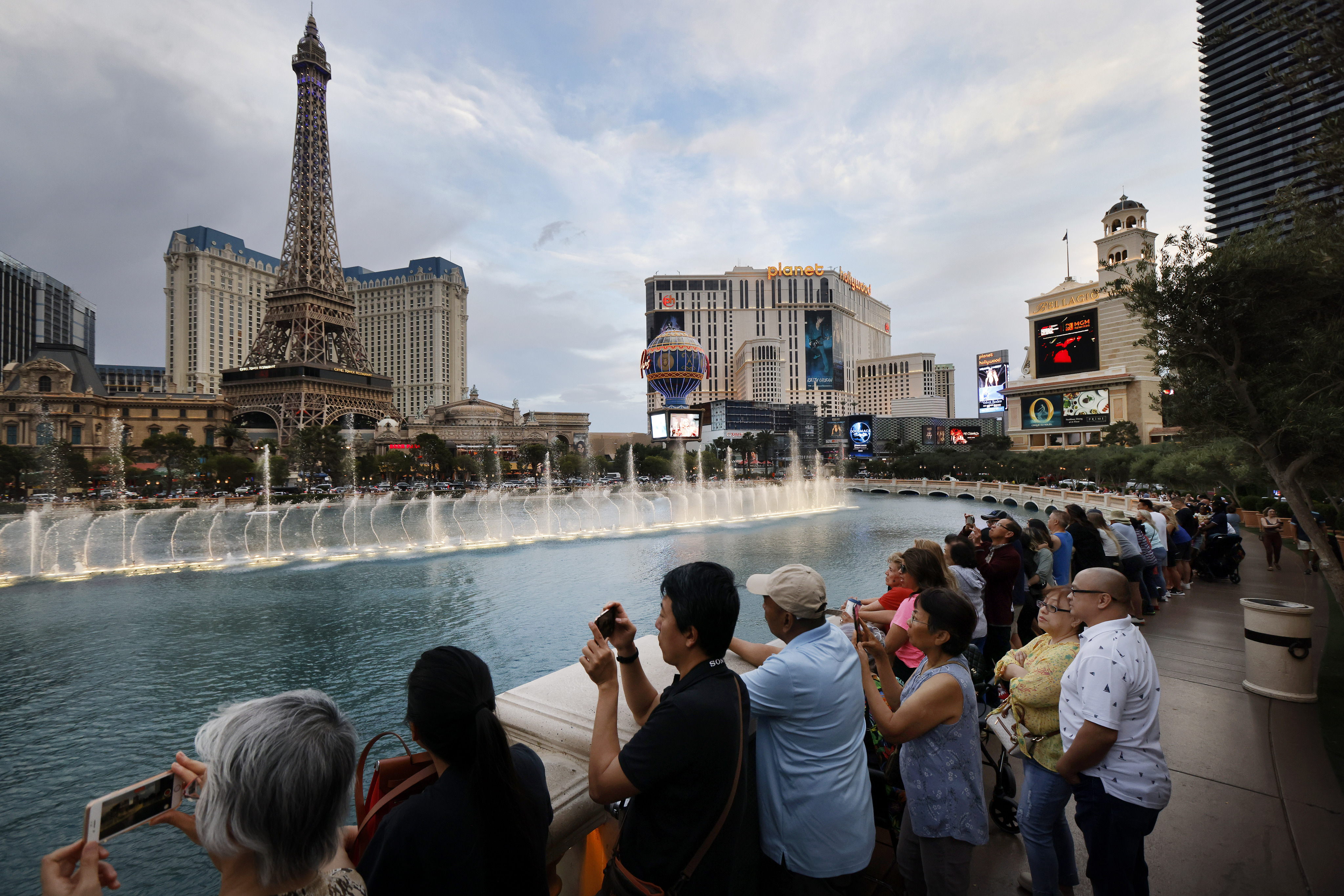 Coroner IDs Las Vegas man who died after injured while working at Bellagio  Fountains