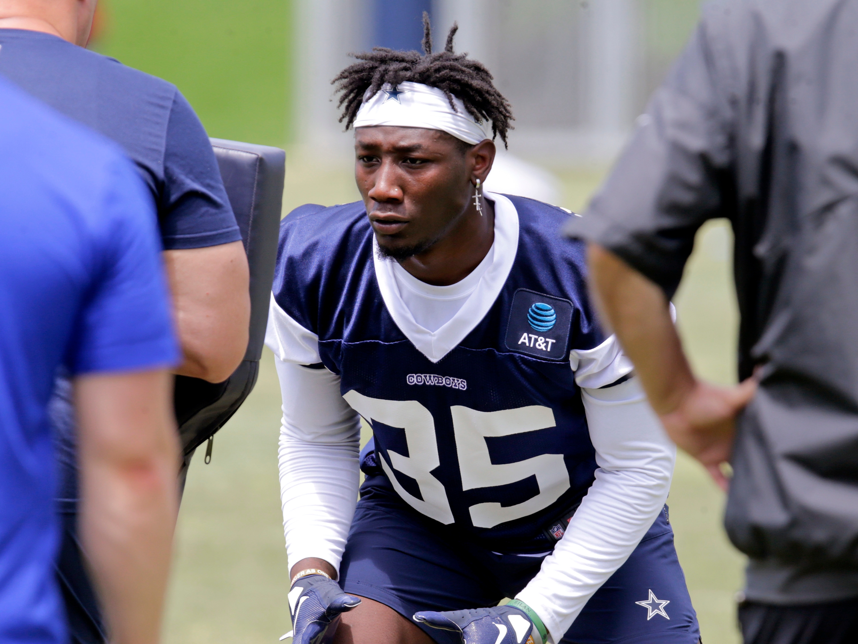 Sources: Cowboys rookie LB DeMarvion Overshown suffered a torn ACL during  last night's preseason game vs the Seahawks. 