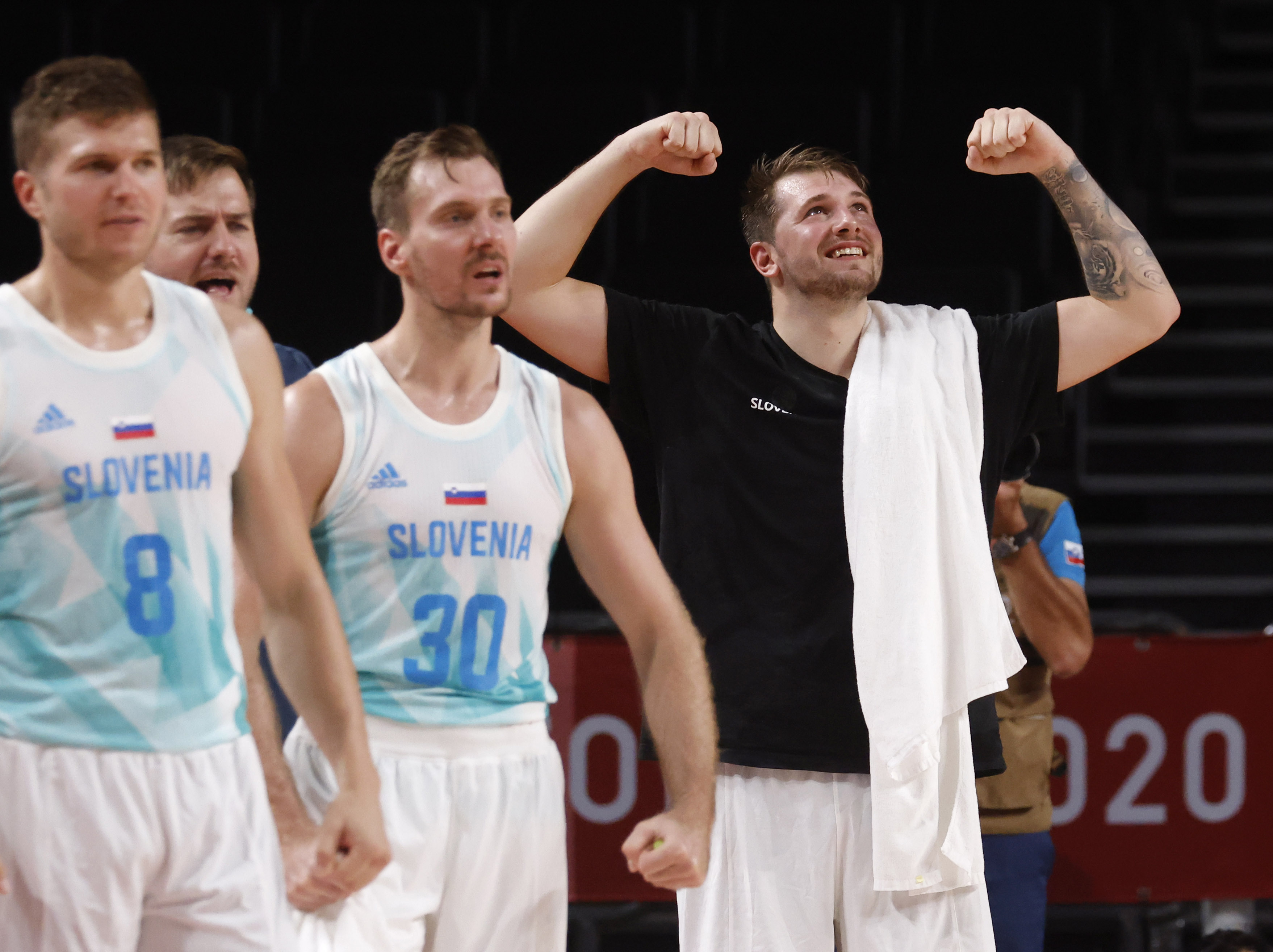 Brotherly love. Dragic & Doncic at Slovenia-Serbia final Eurobasket