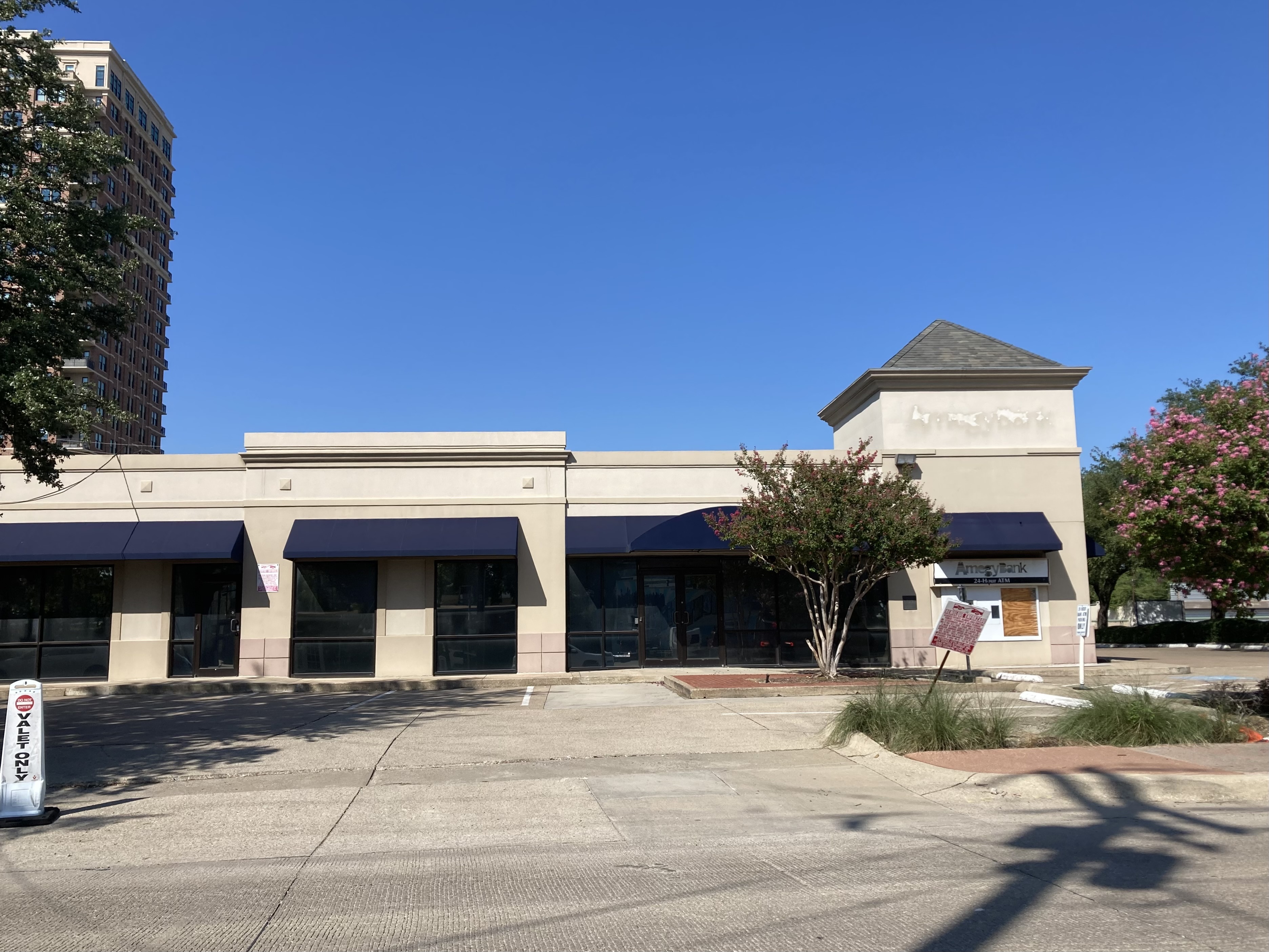 Highland Park Village Goyard — Hall Architecture Studio