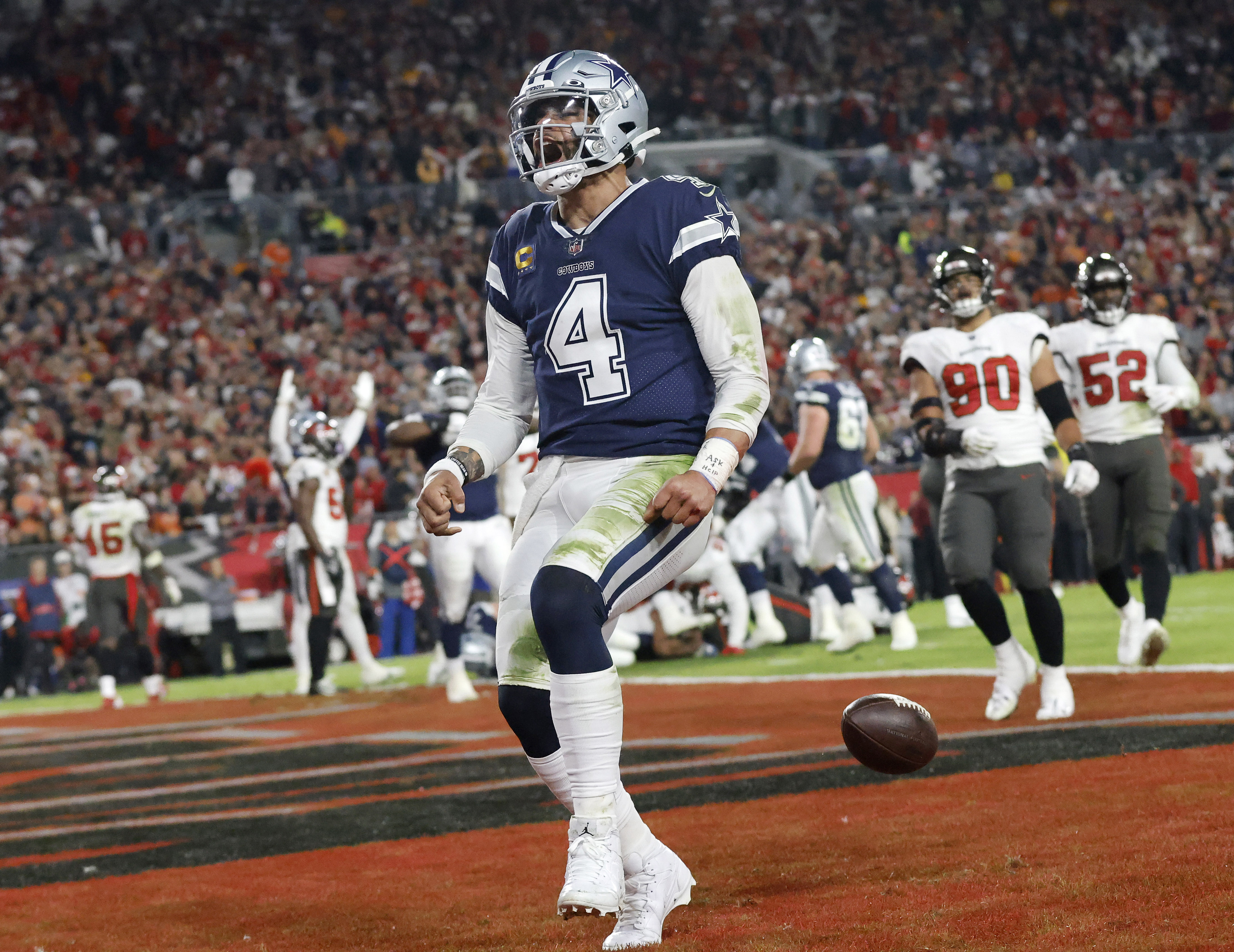 Dallas Cowboys vs. Tampa Bay Bucs live updates, NFC playoffs game score