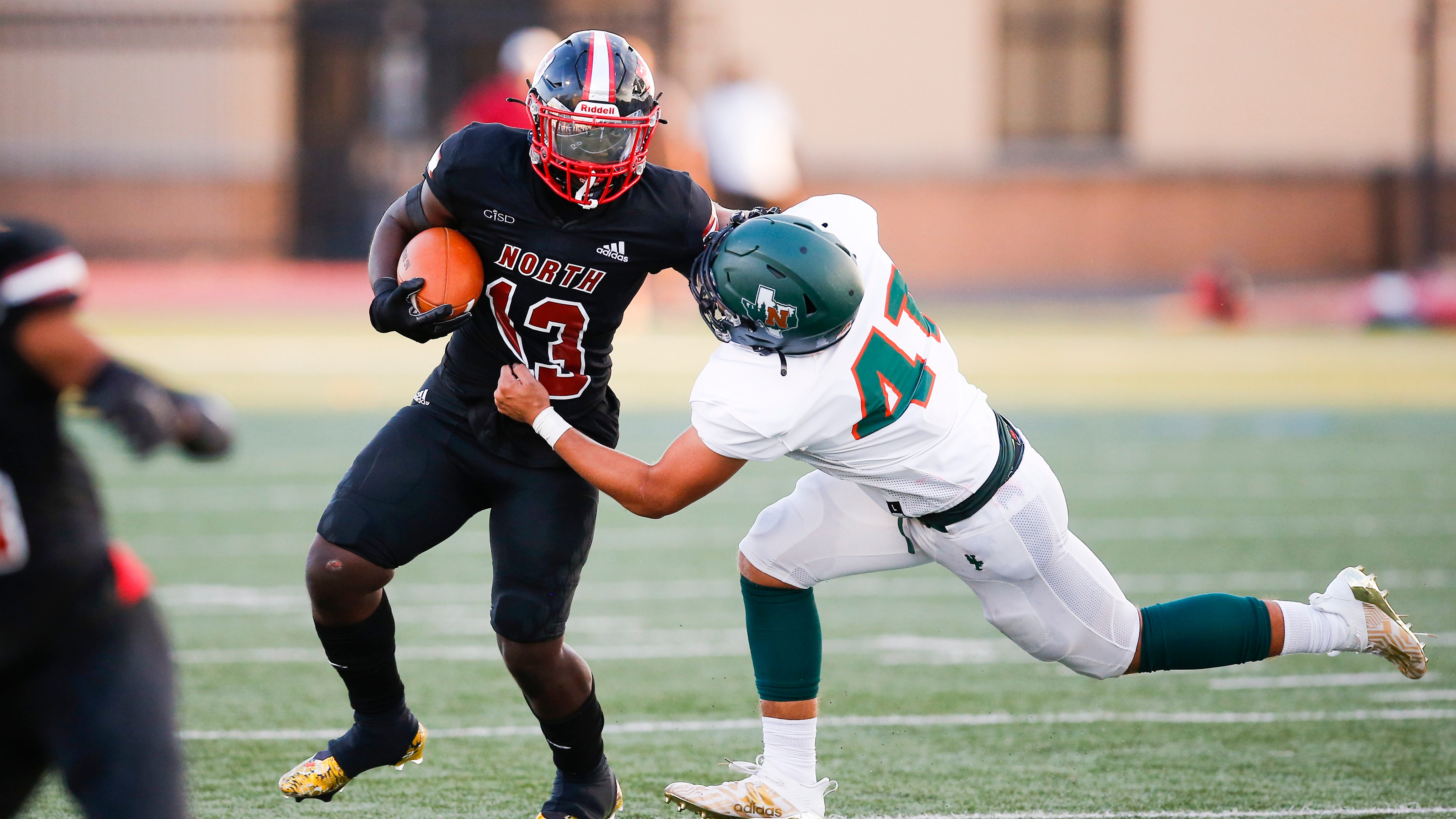 Texas football offers giant DeSoto 2025 OT Byron Washington