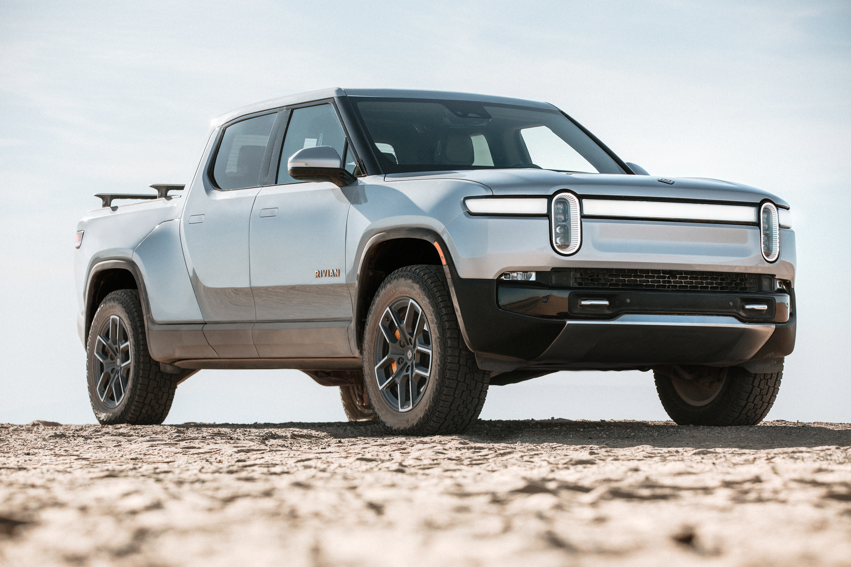 Exploring Rivian's R1T Pickup Truck Electric Vehicle - 400 Mile Range Achieved Through Improved Battery Technology