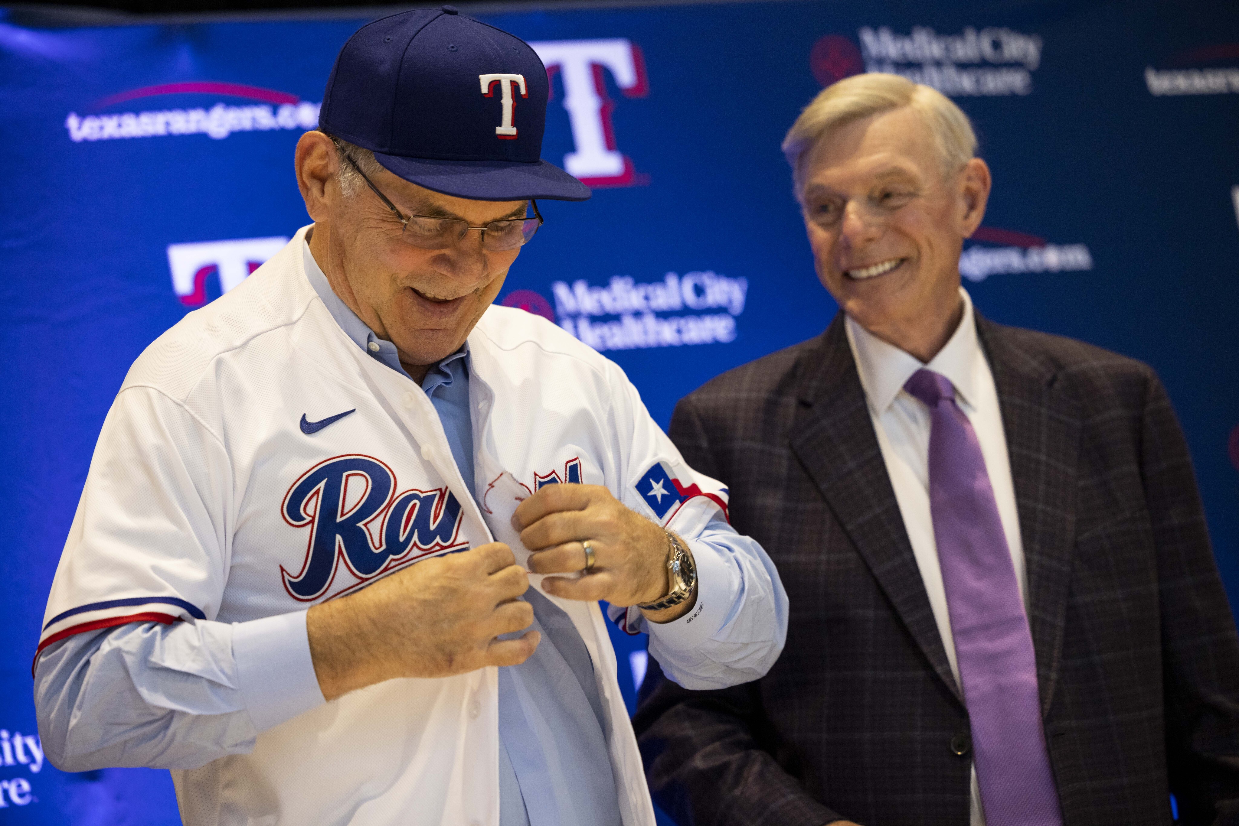 For Rangers, appeal of Bruce Bochy goes far beyond World Series rings,  baseball smarts