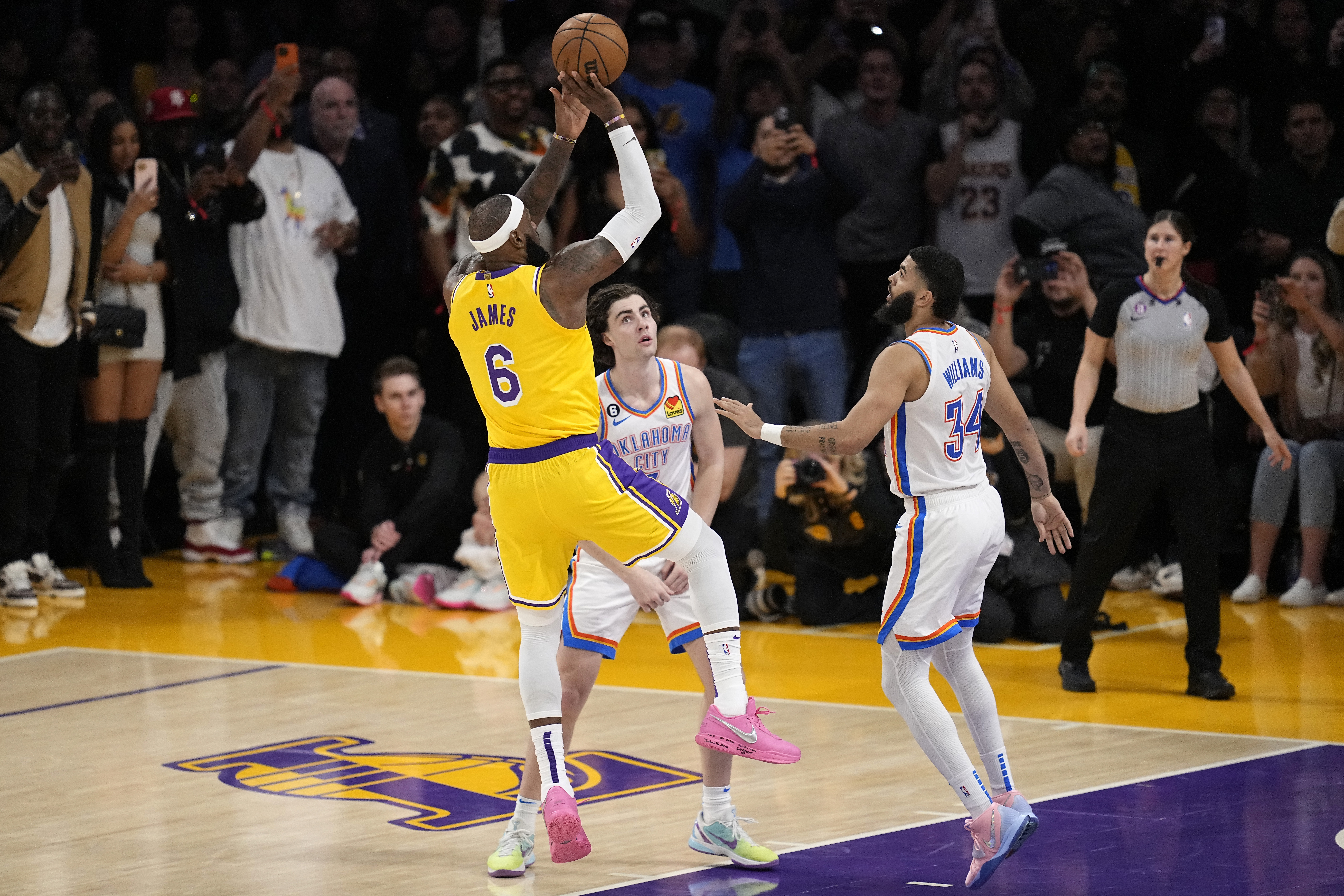 Scoring King Lakers LeBron James passes Kareem Abdul-Jabbar for NBA points mark