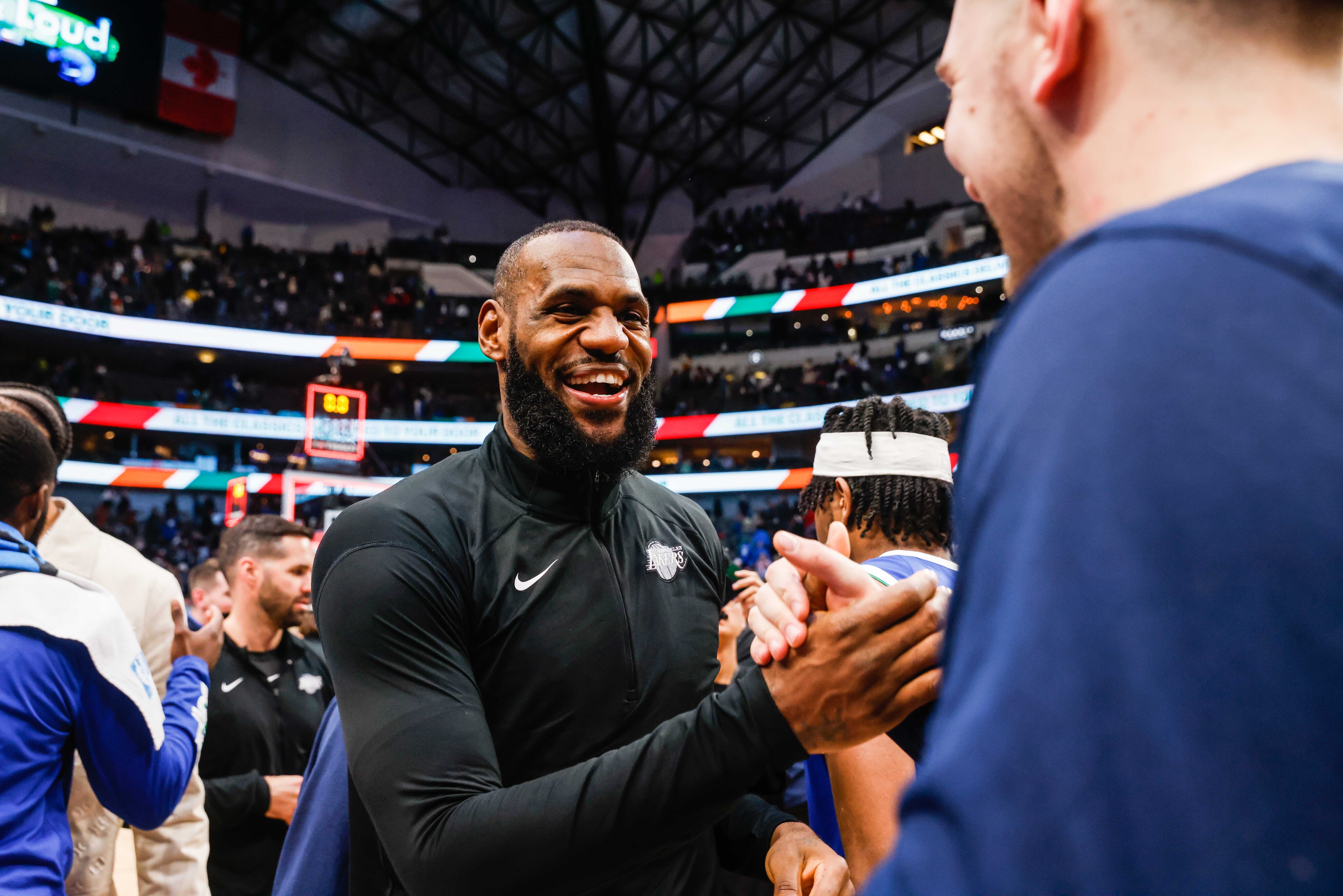 LeBron James received a contract offer from the Dallas Cowboys 