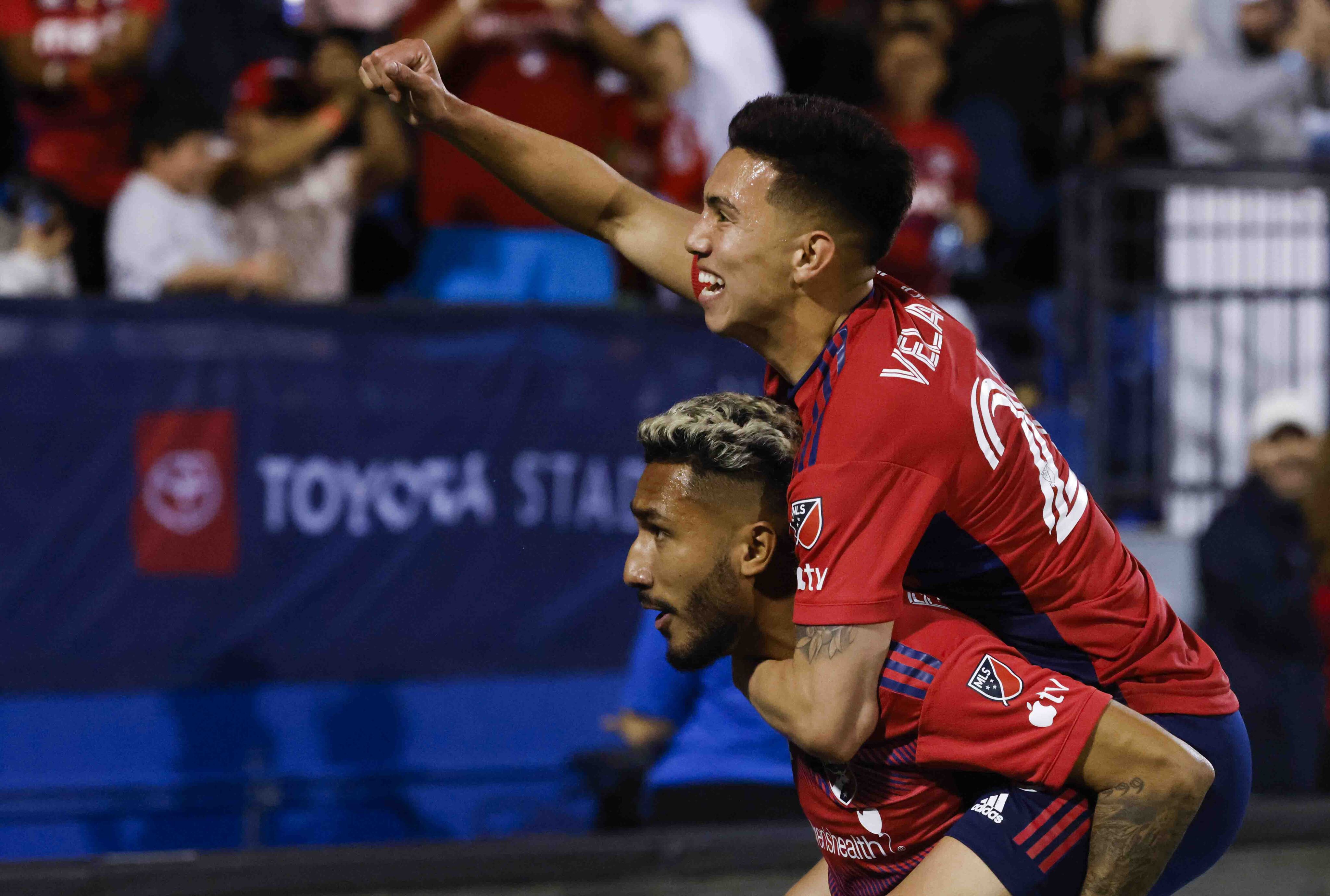 Photos: Offensive outpouring lifts FC Dallas over LA Galaxy