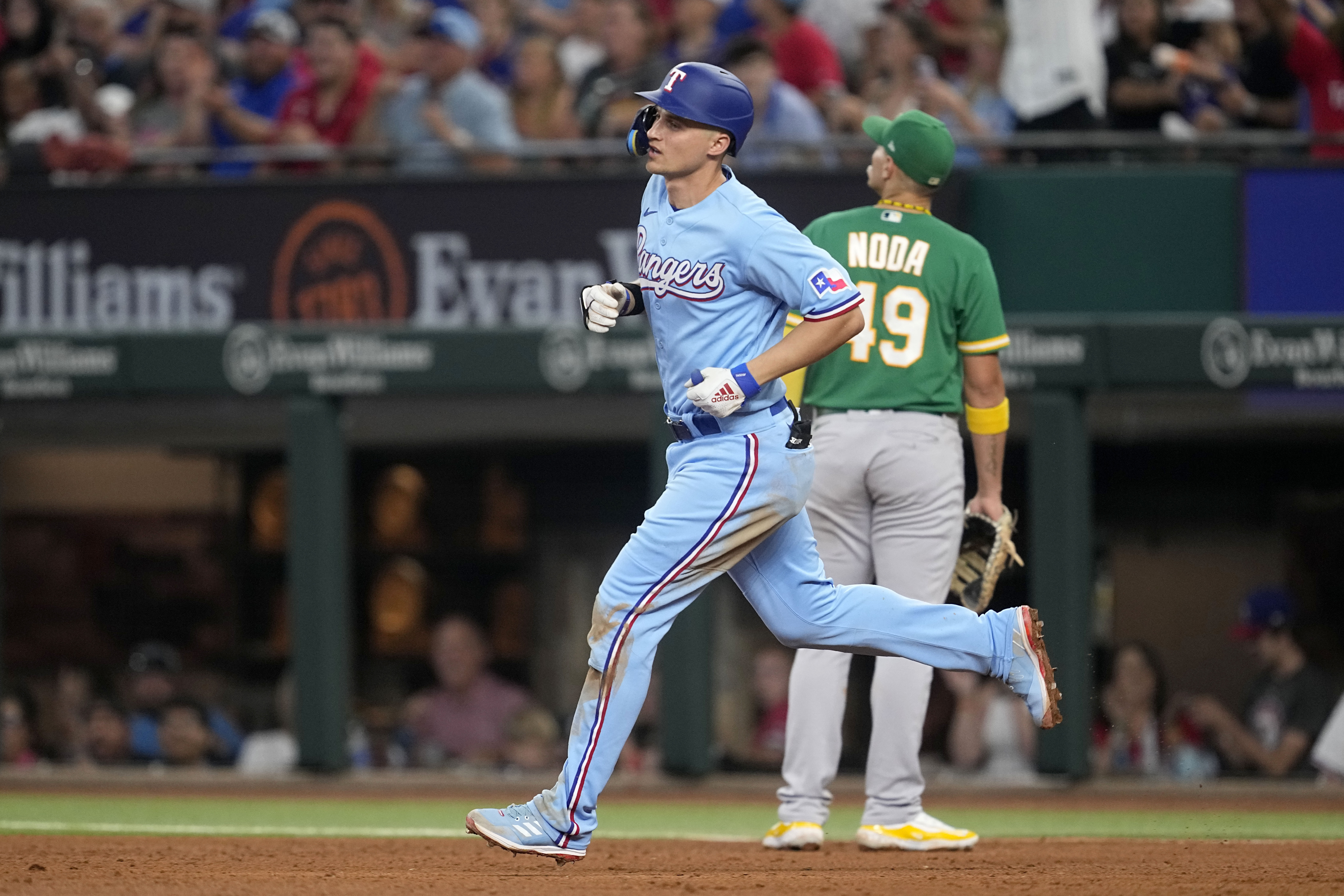 Texas Rangers blast off on Toronto Blue Jays for series-clinching