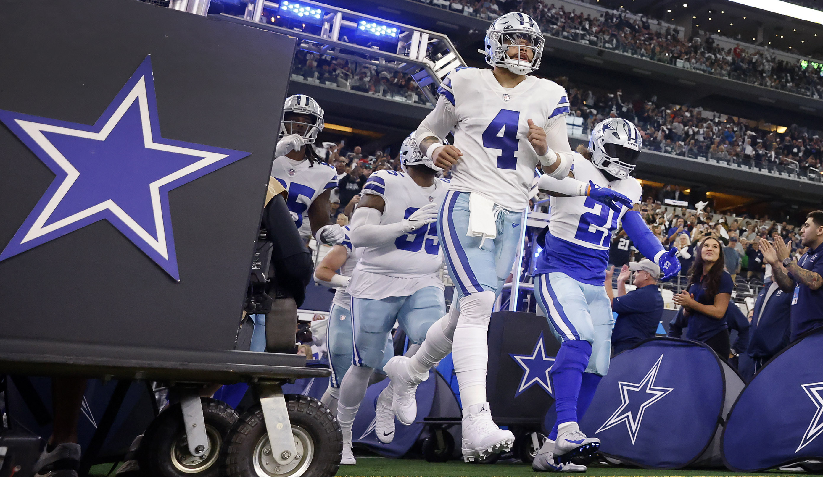 NFL playoff tracker: Cowboys claim No. 5 seed, will face Tampa Bay