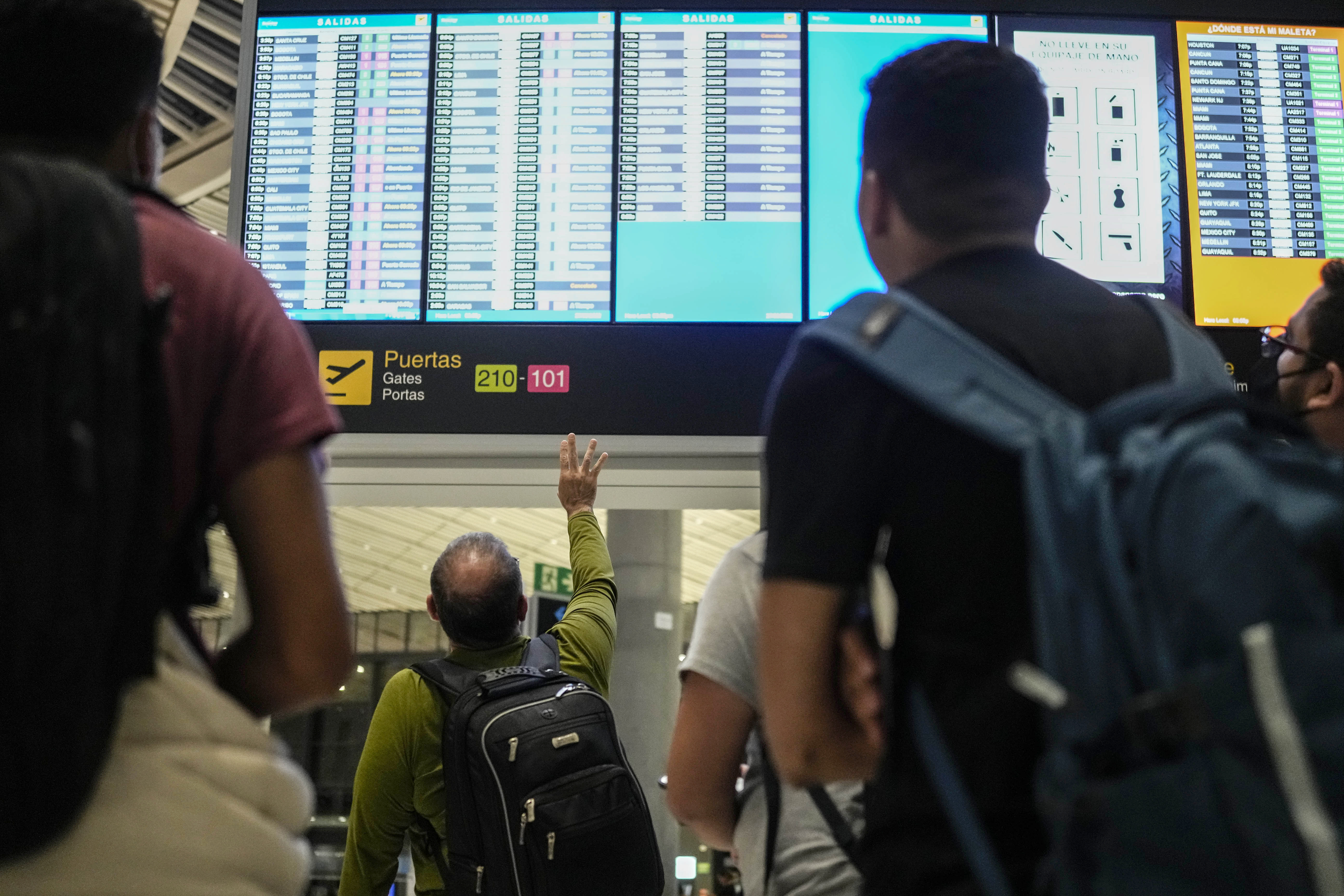 Hurricane Ian closes Florida airports, causes thousands of flight  cancellations