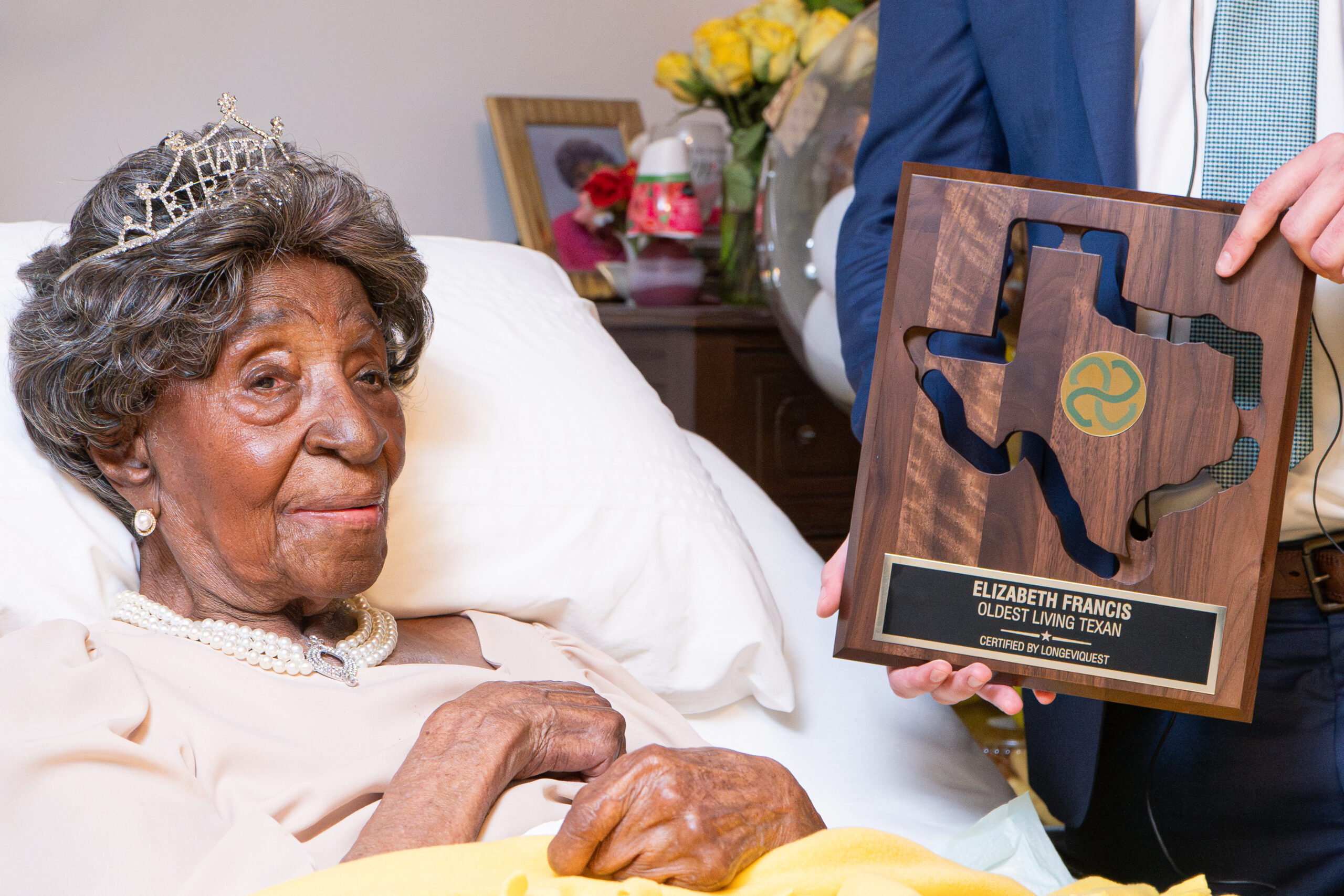 Oldest person in US, Elizabeth Francis of Houston, celebrates her 115th birthday