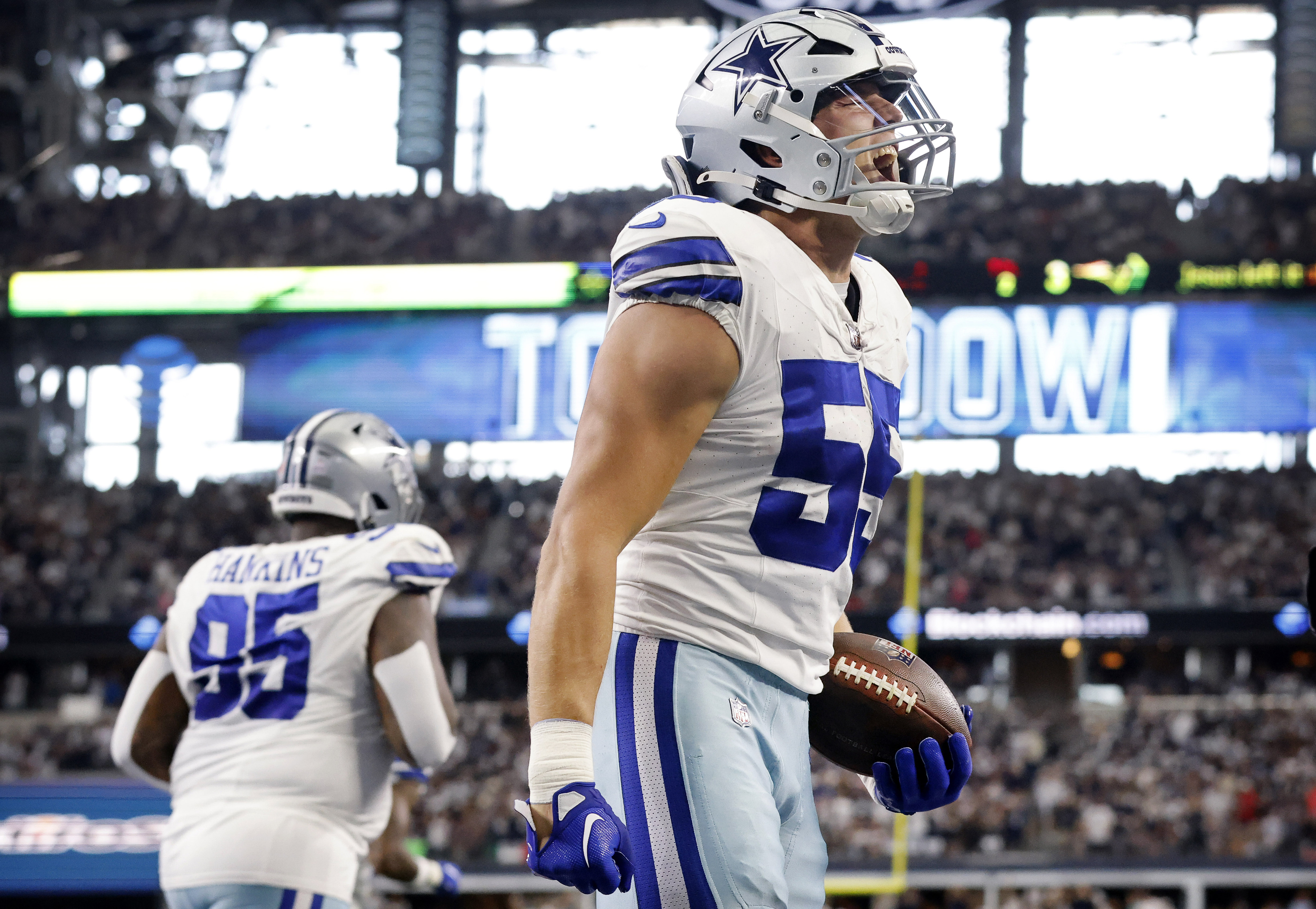 Dante Fowler Strip Sack, Leighton Vander Esch Scores