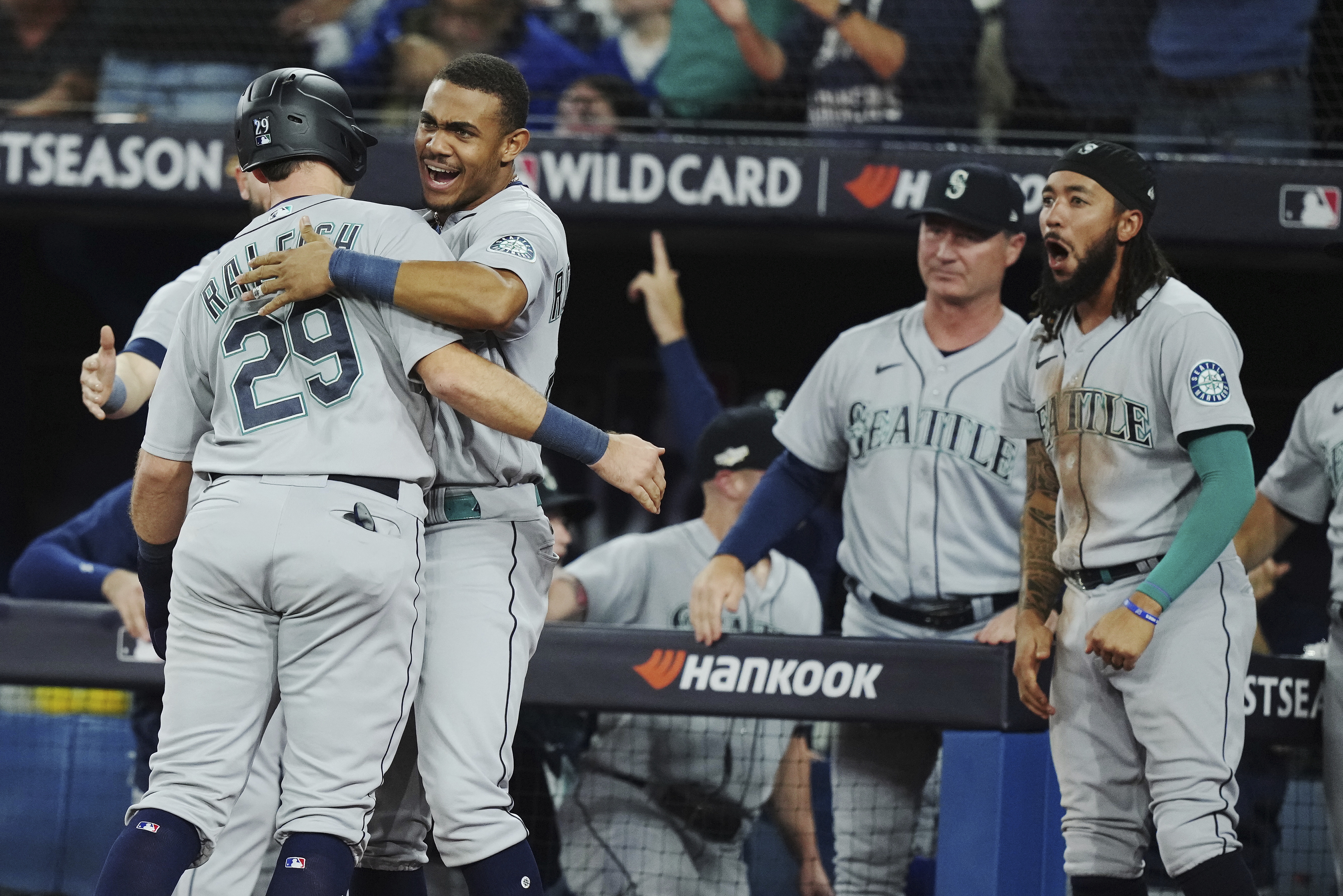 Seattle Mariners designated hitter Cal Raleigh (29) celebrates