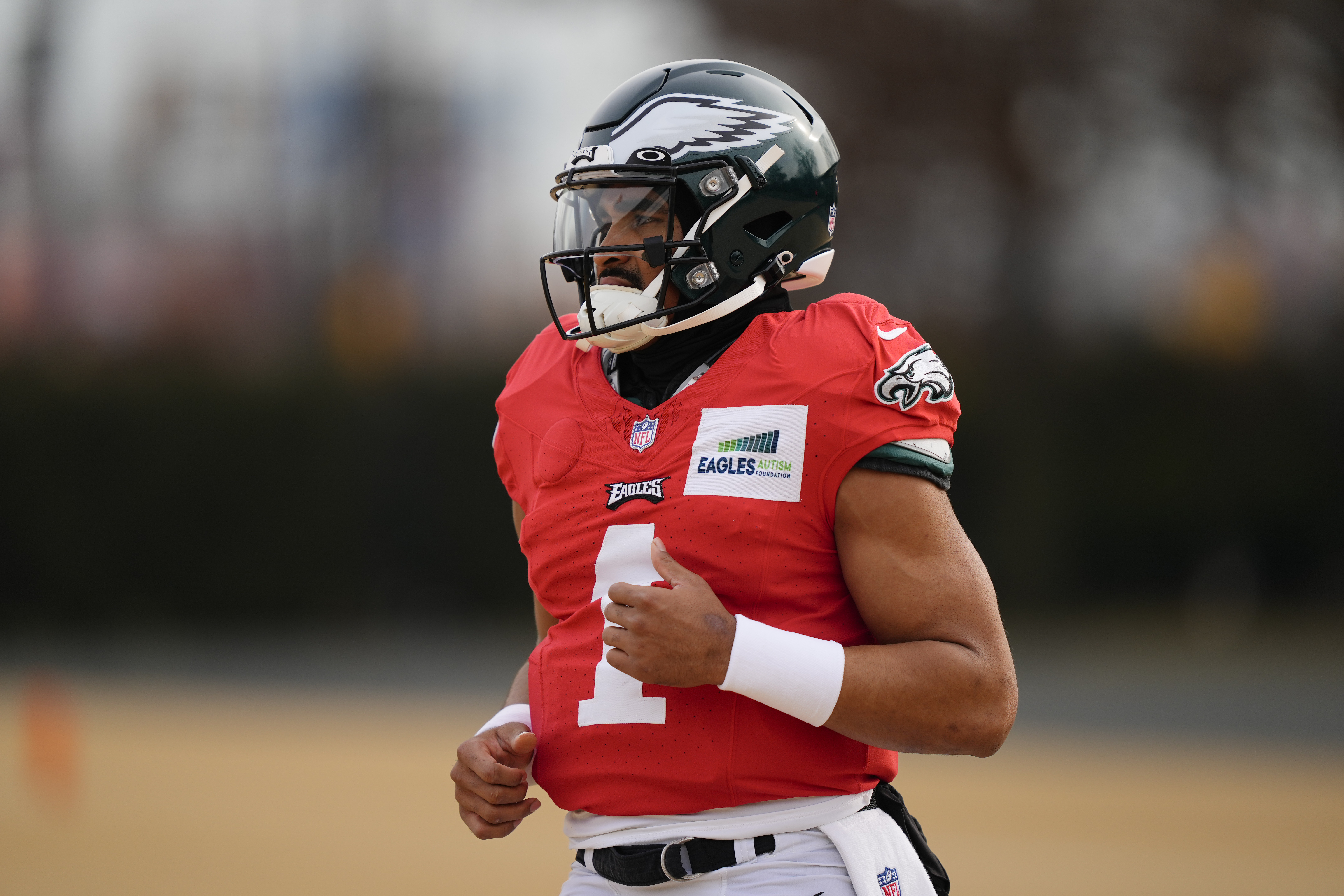 Eagles QB Jalen Hurts does best to protect sprained shoulder