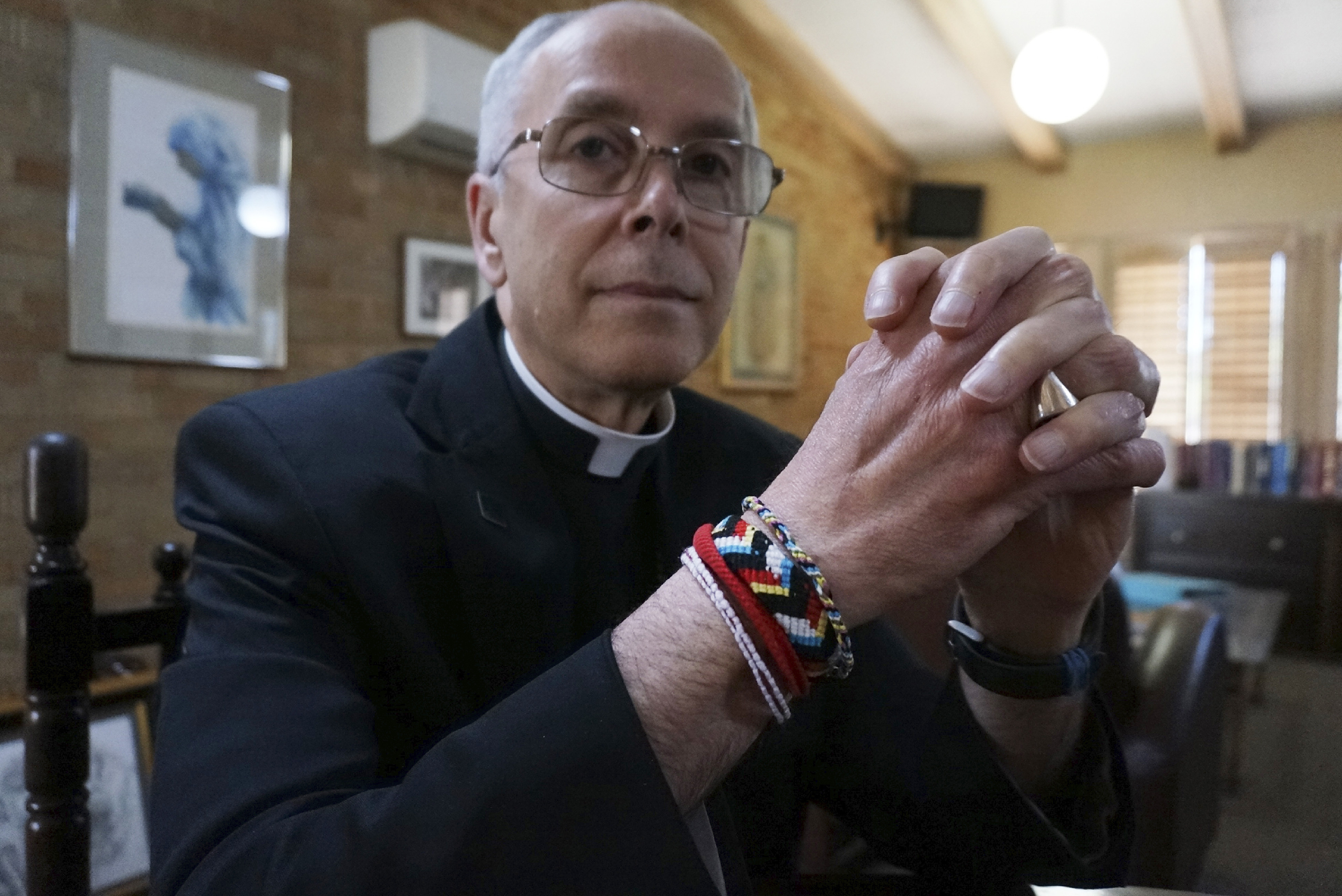 Petition · Permitir sacerdotes foráneos en los Angeles. Padre Luis Toro y  mas. ·