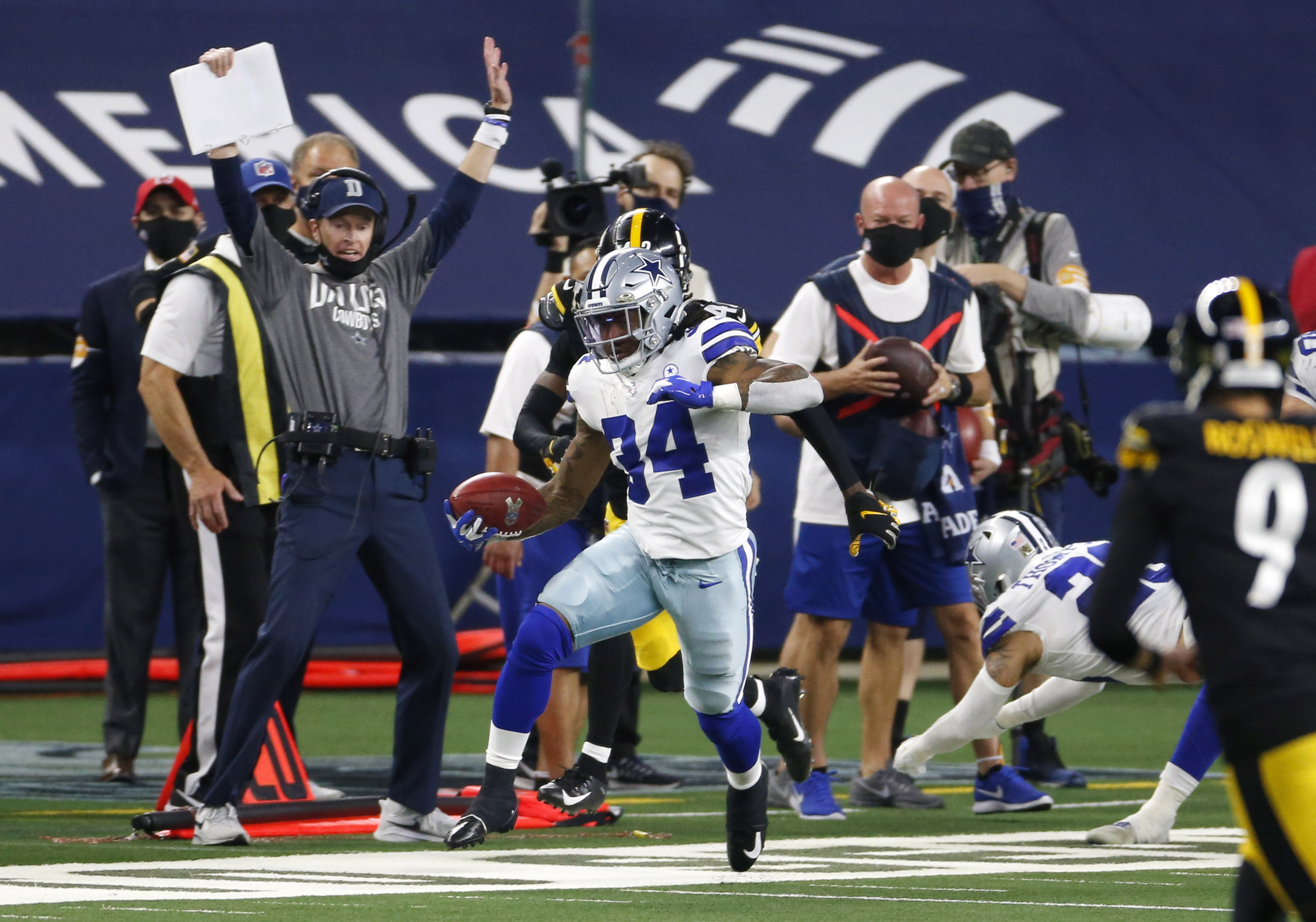 Dallas Cowboys offer surprises with initial Week 1 roster