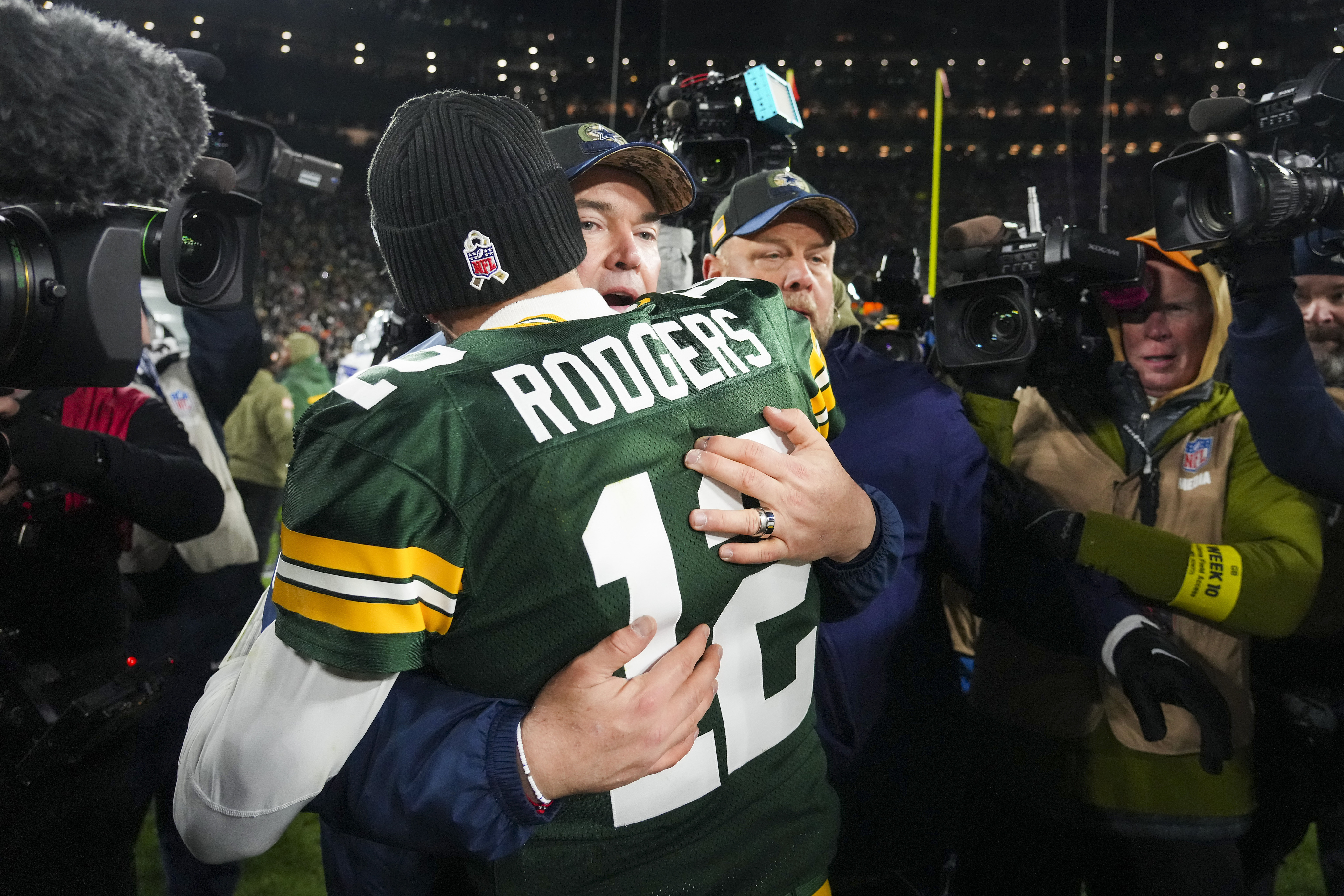 Mike McCarthy reacts to Aaron Rodgers injury: 'Feel terrible for him'