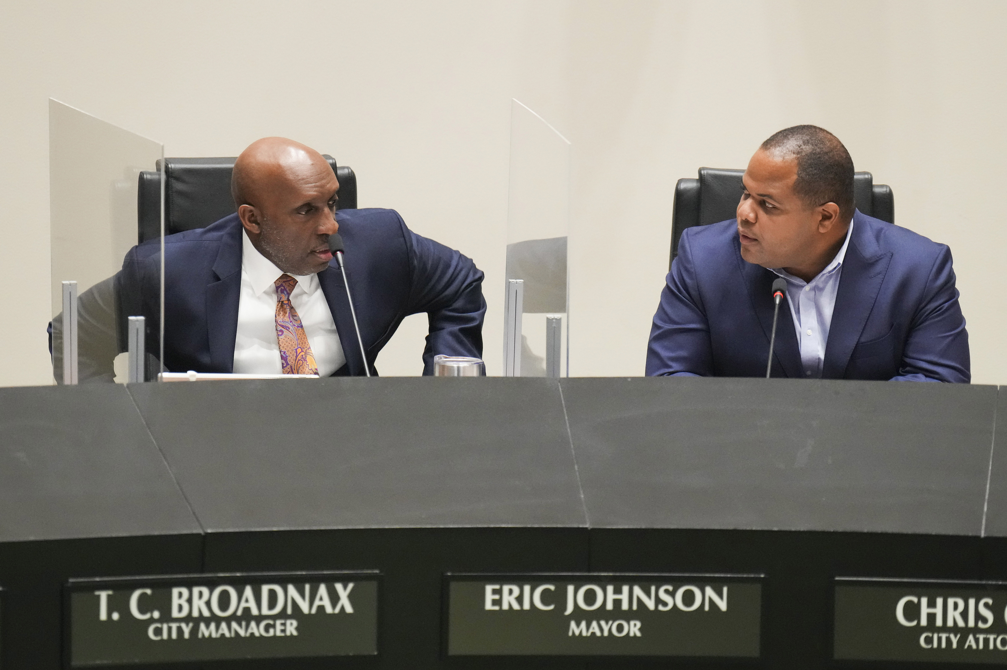 dallas-city-manager-t-c-broadnax-will-keep-his-job-for-now