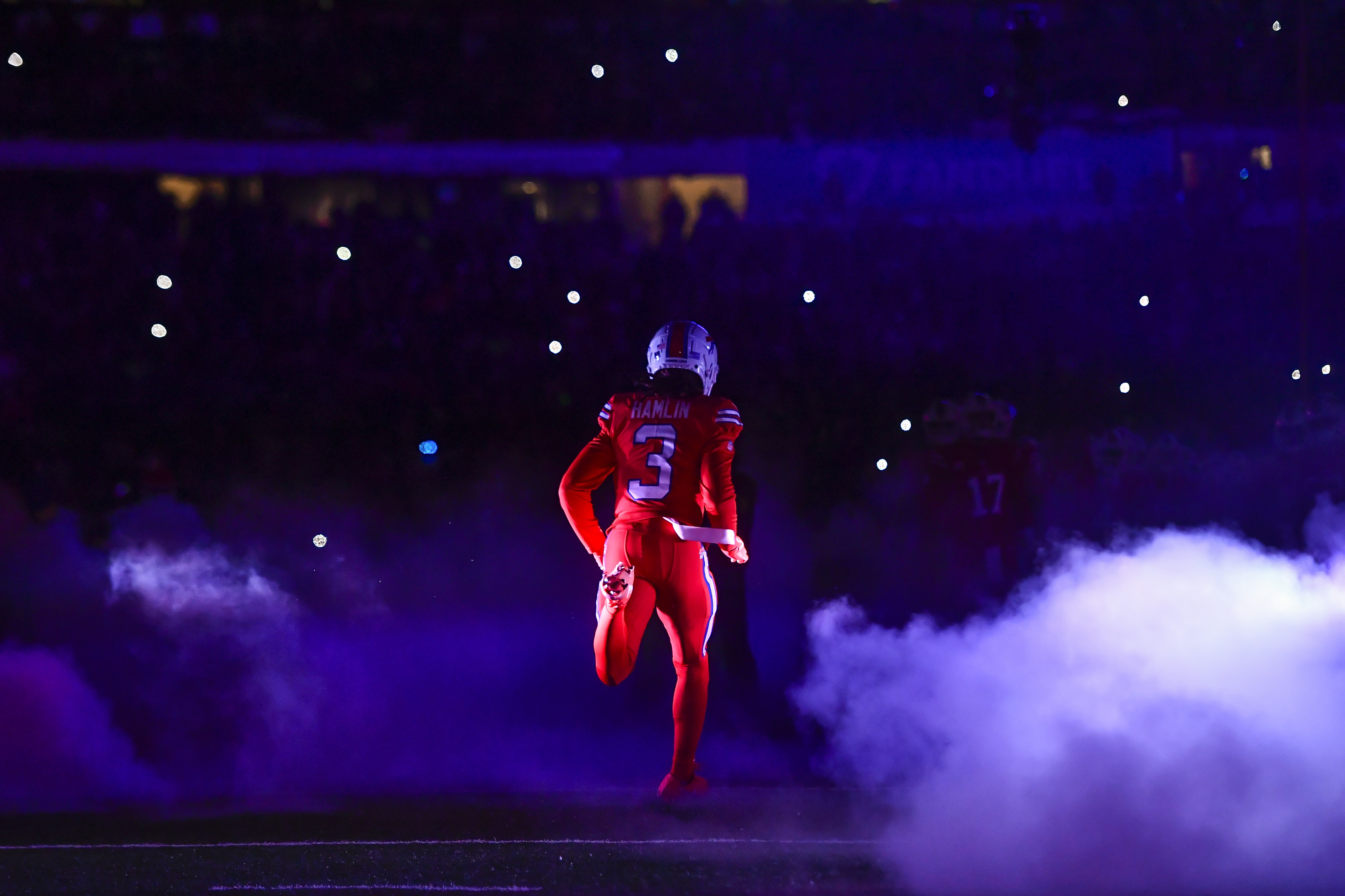 Bills-Bengals game status: Game postponed, will not resume this week after  Damar Hamlin medical emergency - DraftKings Network